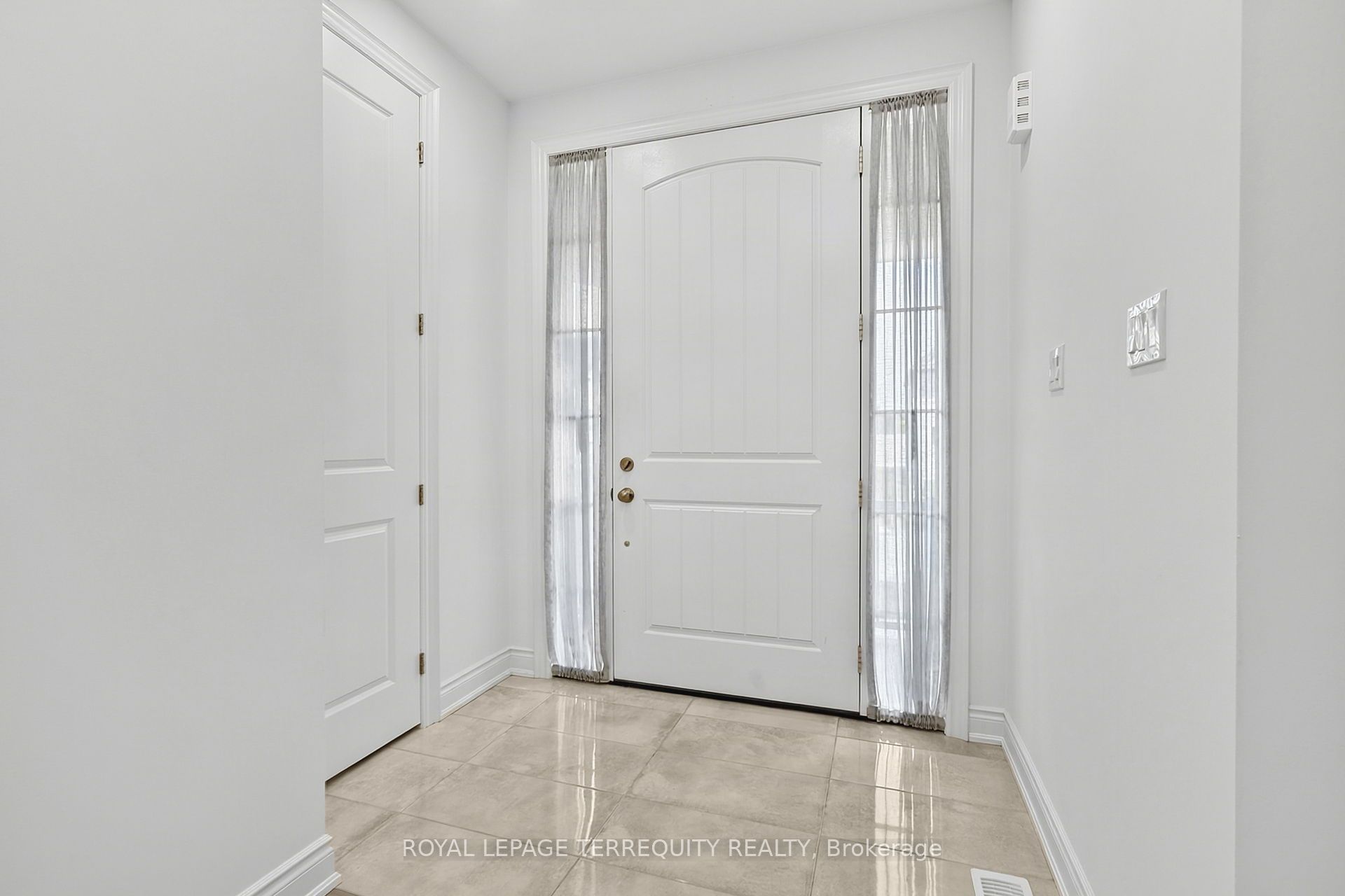 9 Kiernan Crescent N Property Photo 3