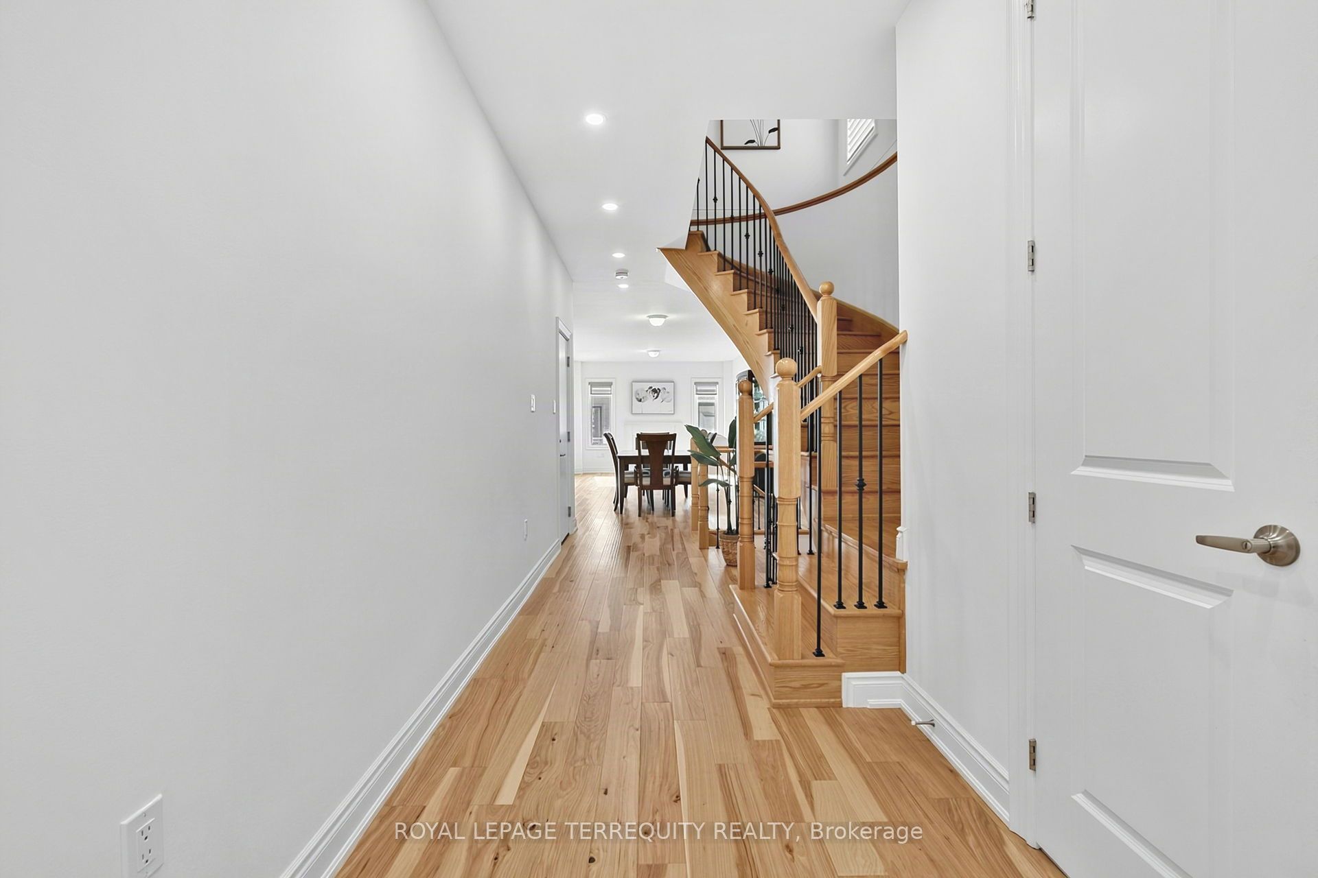 9 Kiernan Crescent N Property Photo 4