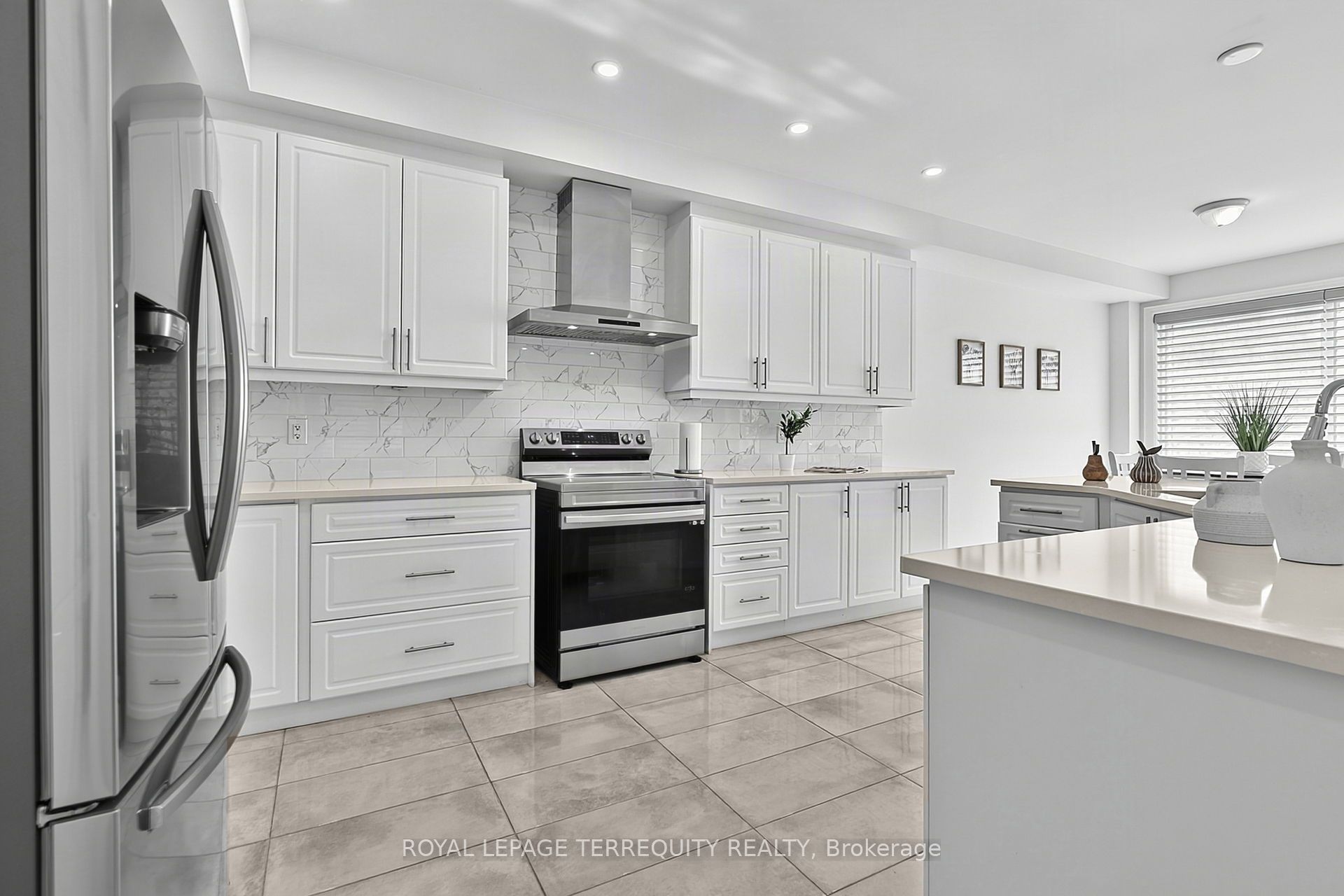 9 Kiernan Crescent N Property Photo 11