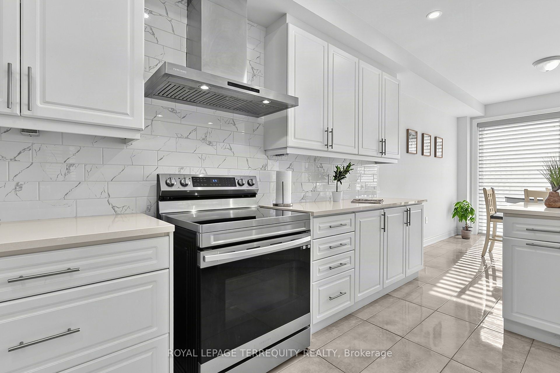 9 Kiernan Crescent N Property Photo 12