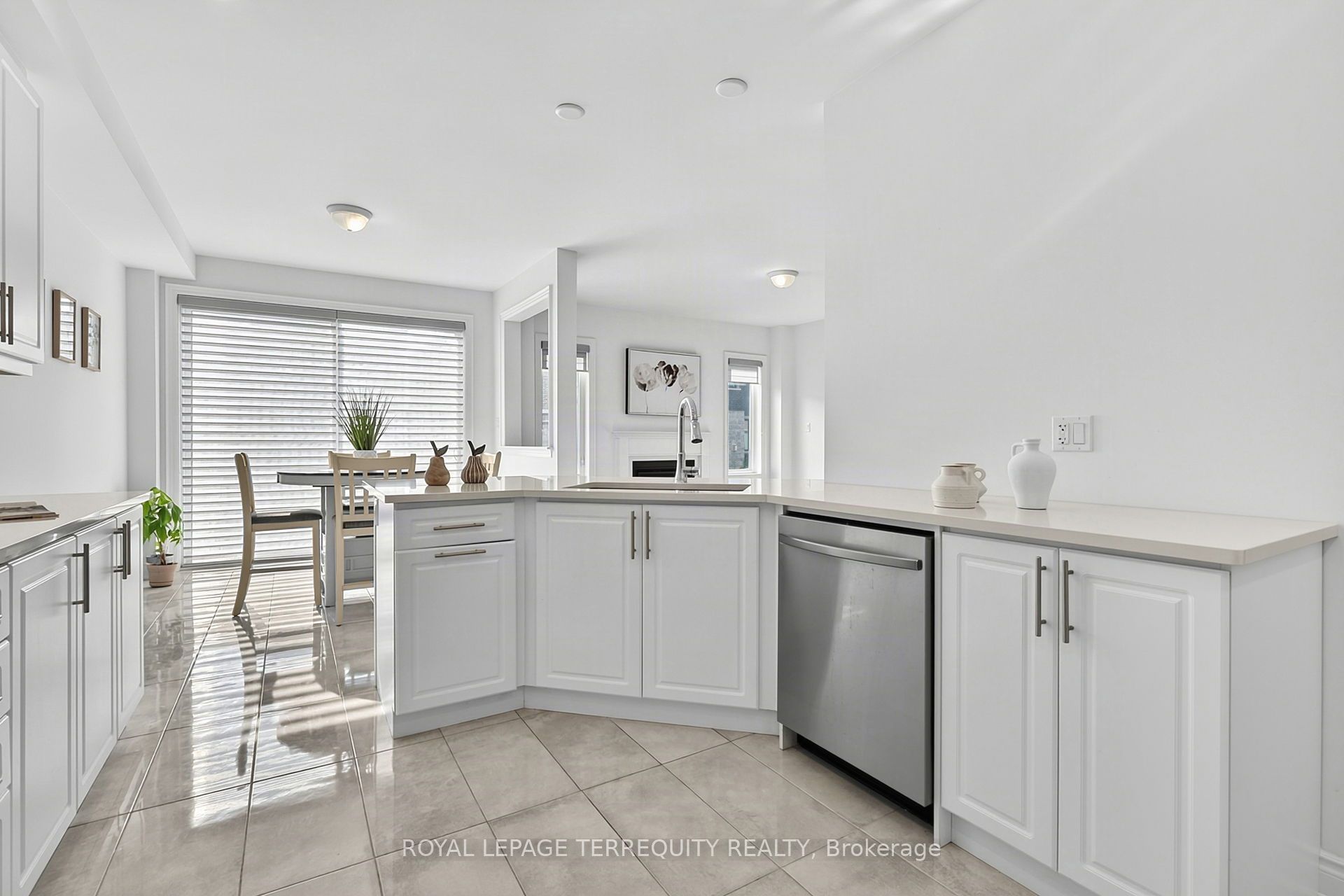9 Kiernan Crescent N Property Photo 13