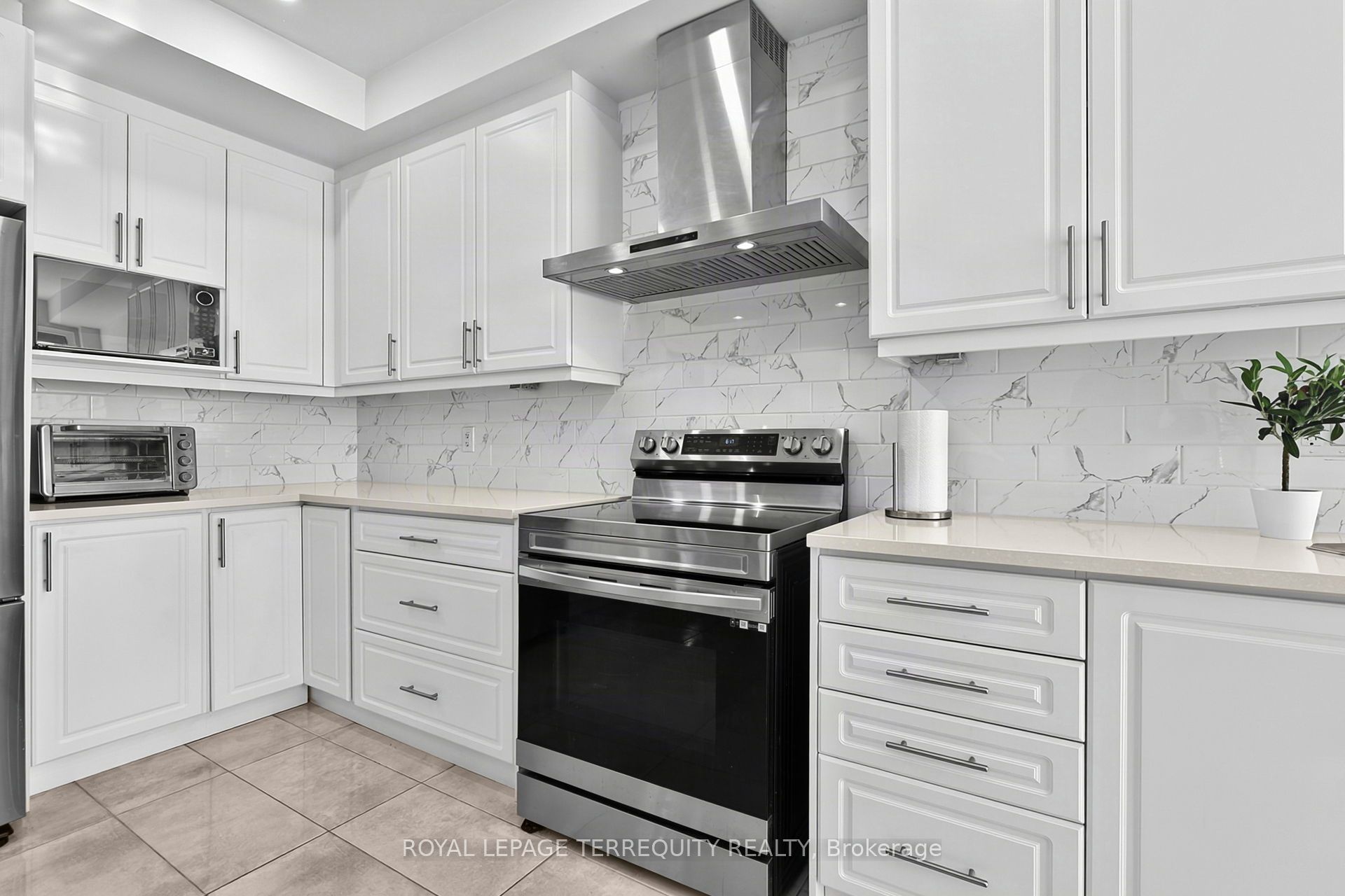 9 Kiernan Crescent N Property Photo 14