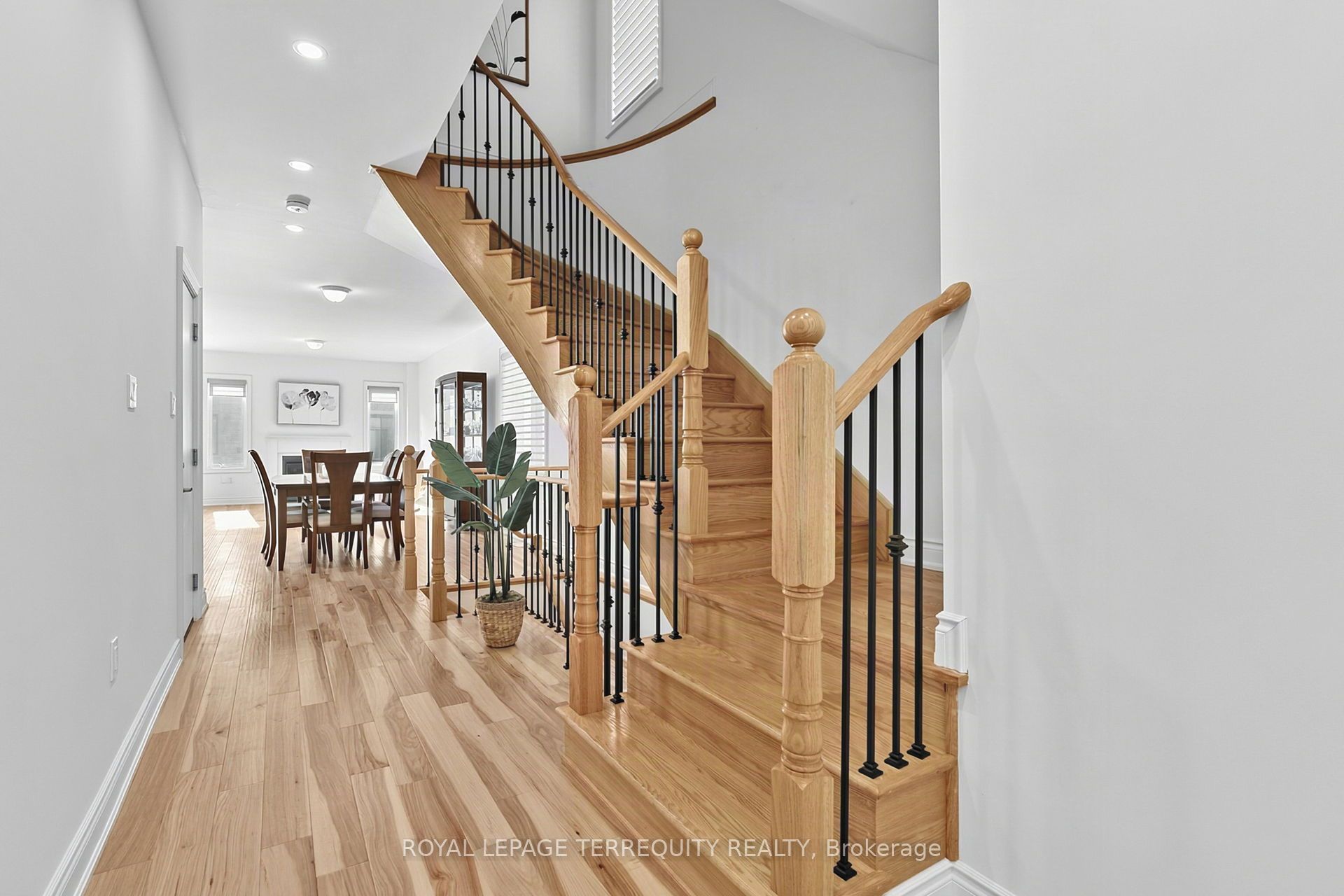9 Kiernan Crescent N Property Photo 17