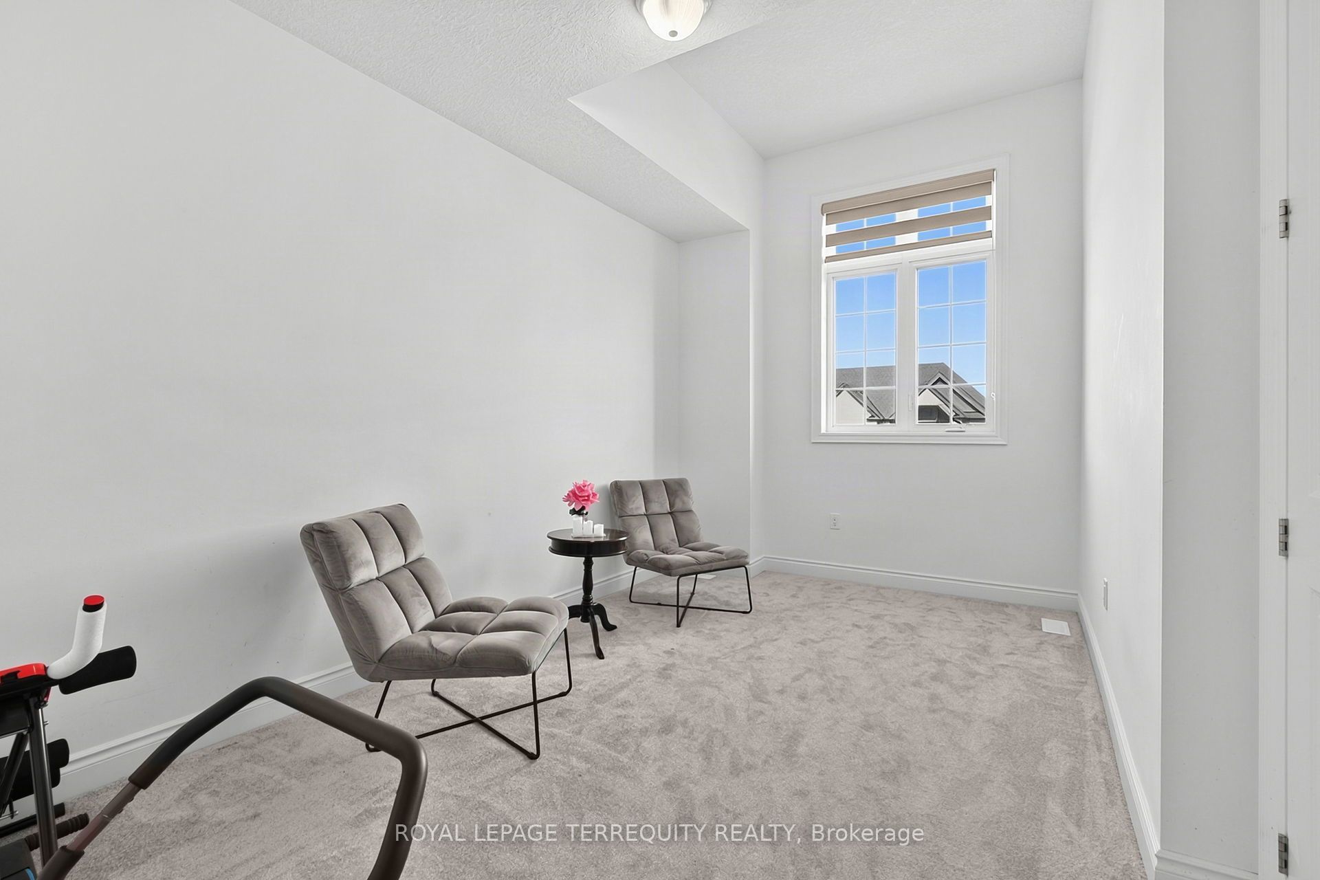 9 Kiernan Crescent N Property Photo 26