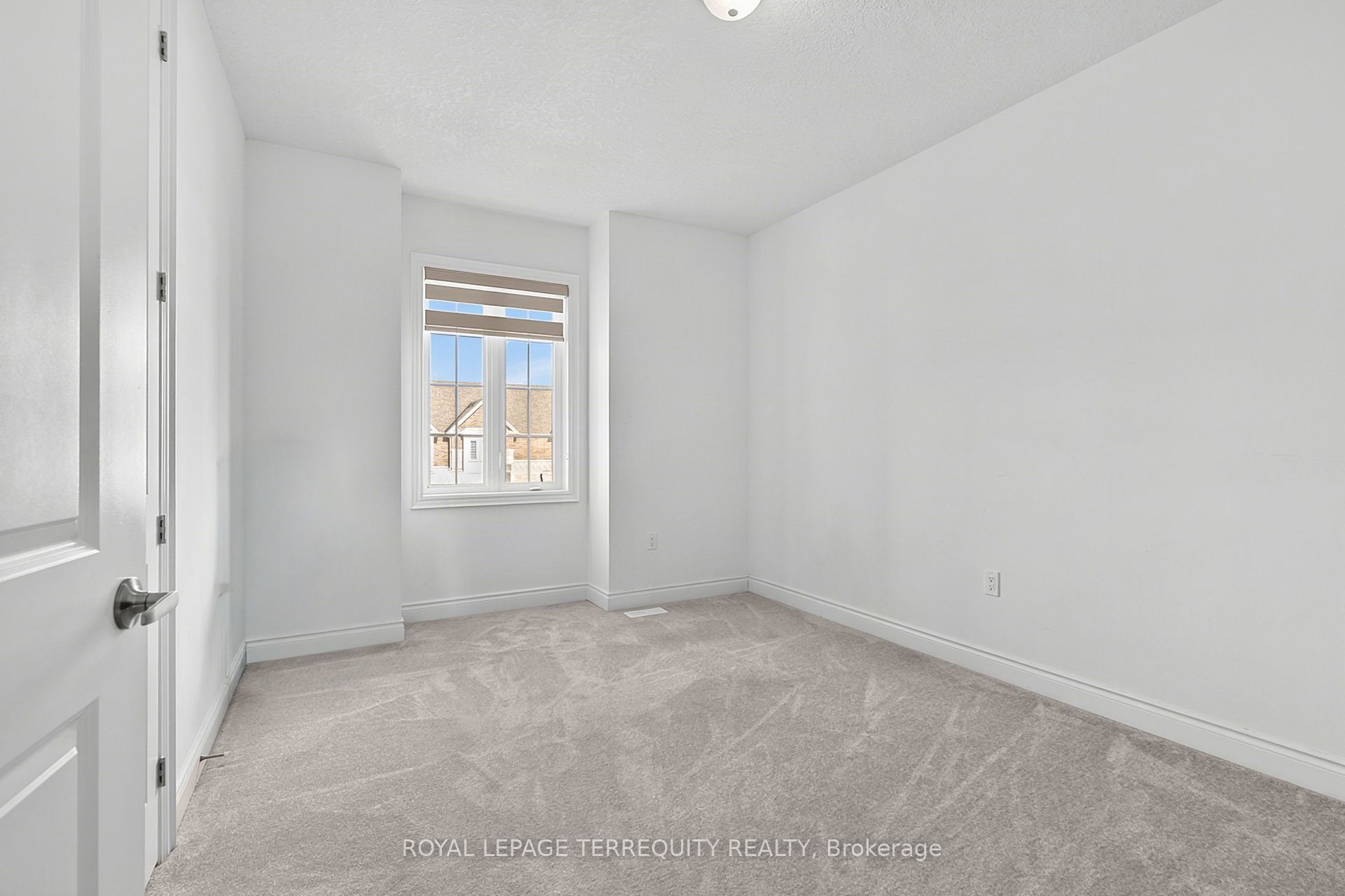 9 Kiernan Crescent N Property Photo 27