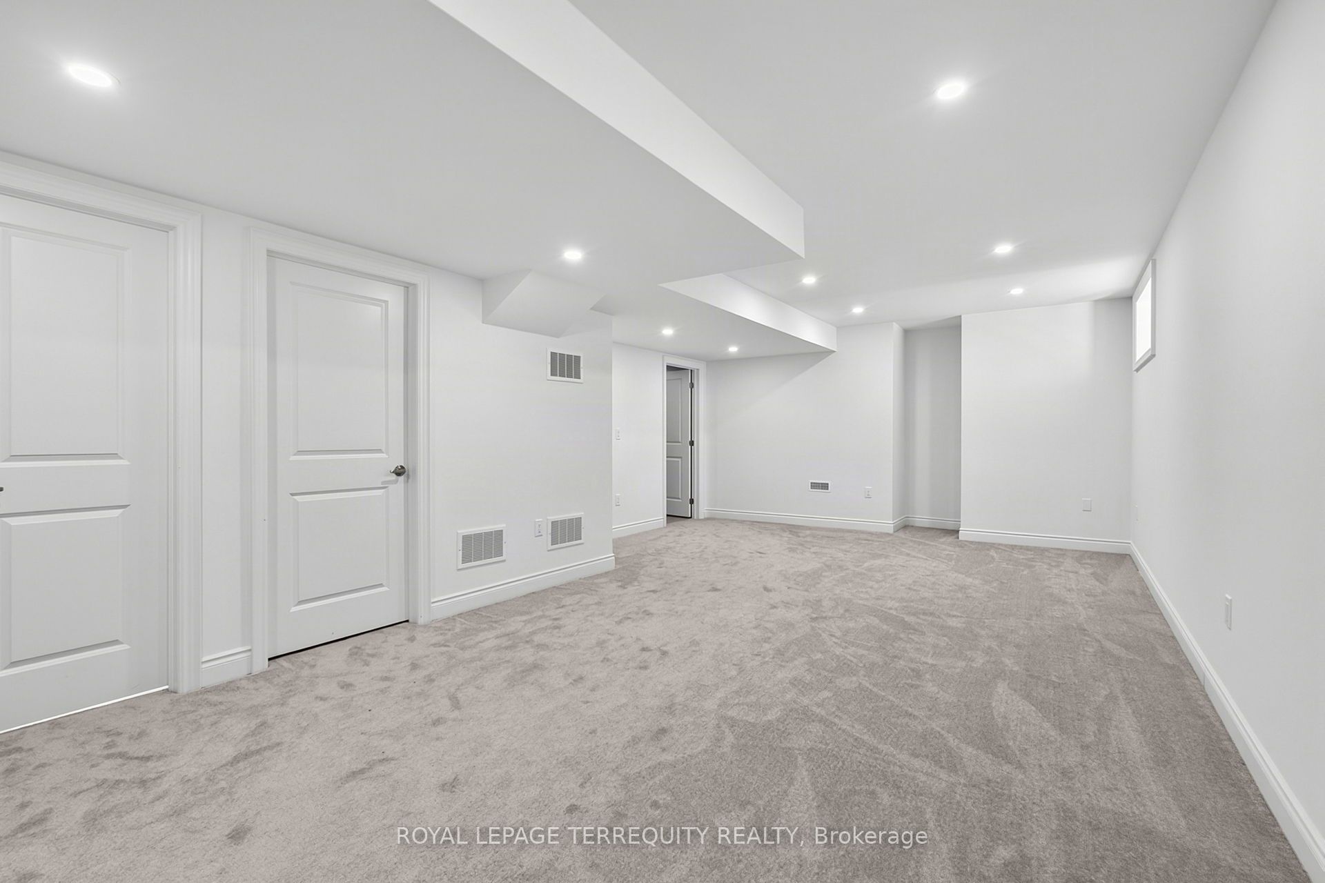 9 Kiernan Crescent N Property Photo 31