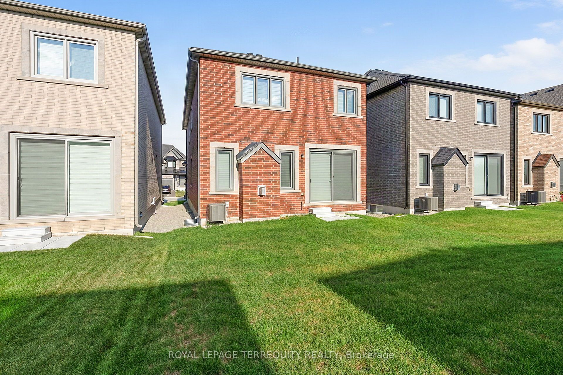 9 Kiernan Crescent N Property Photo 35