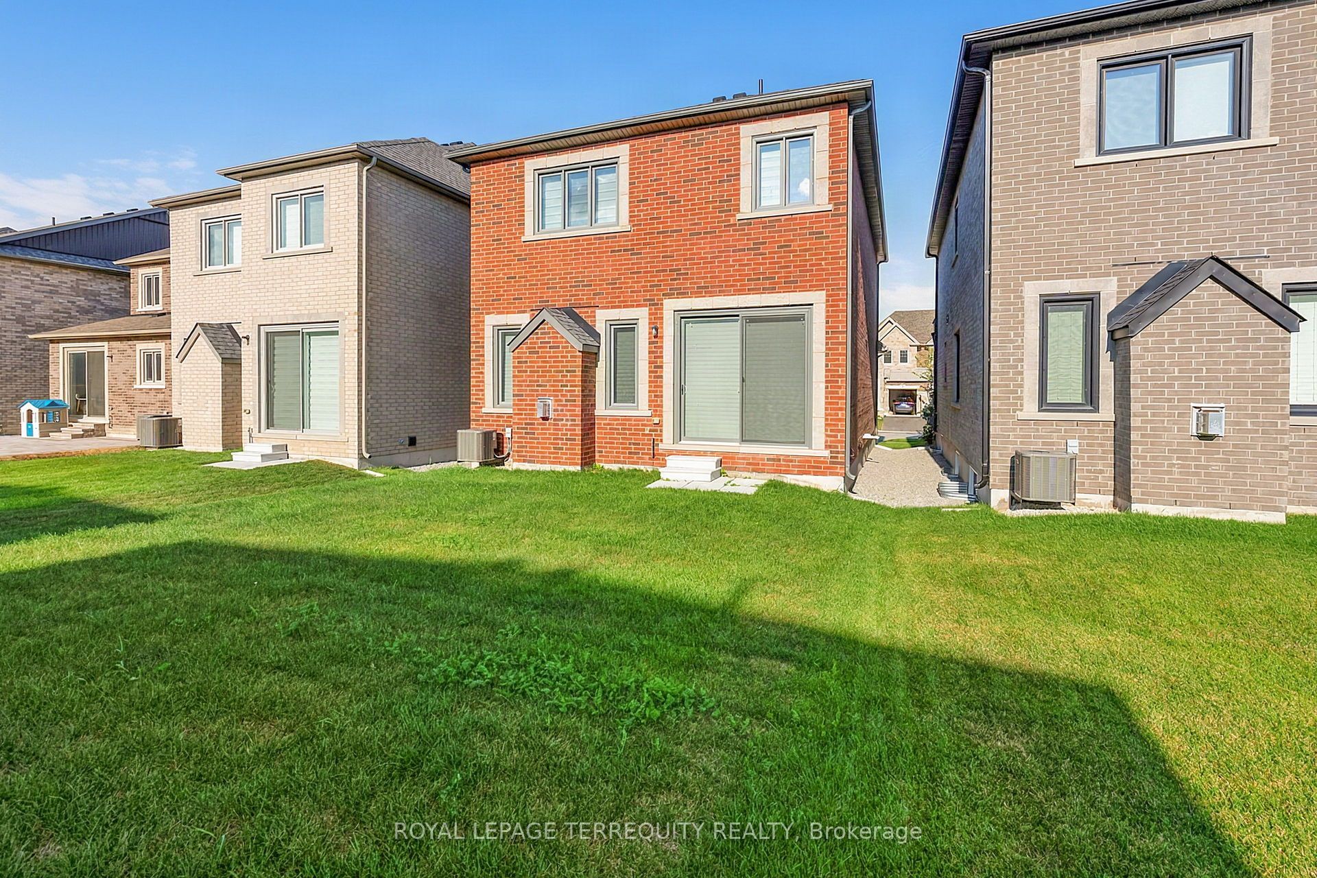 9 Kiernan Crescent N Property Photo 37
