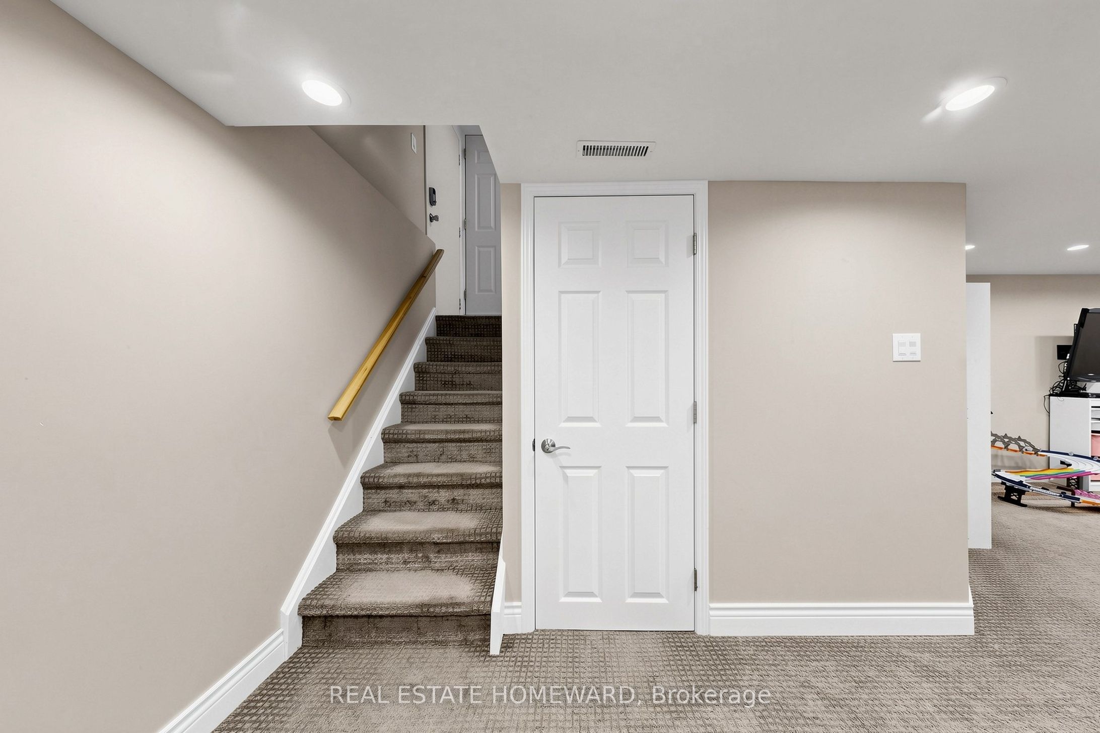 242 Badessa Circle Property Photo 27