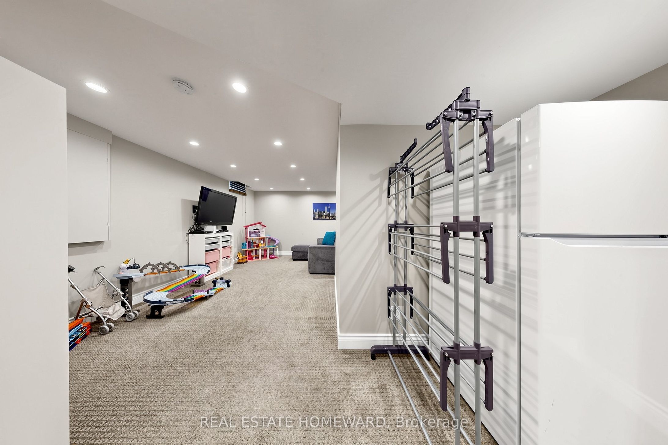 242 Badessa Circle Property Photo 28