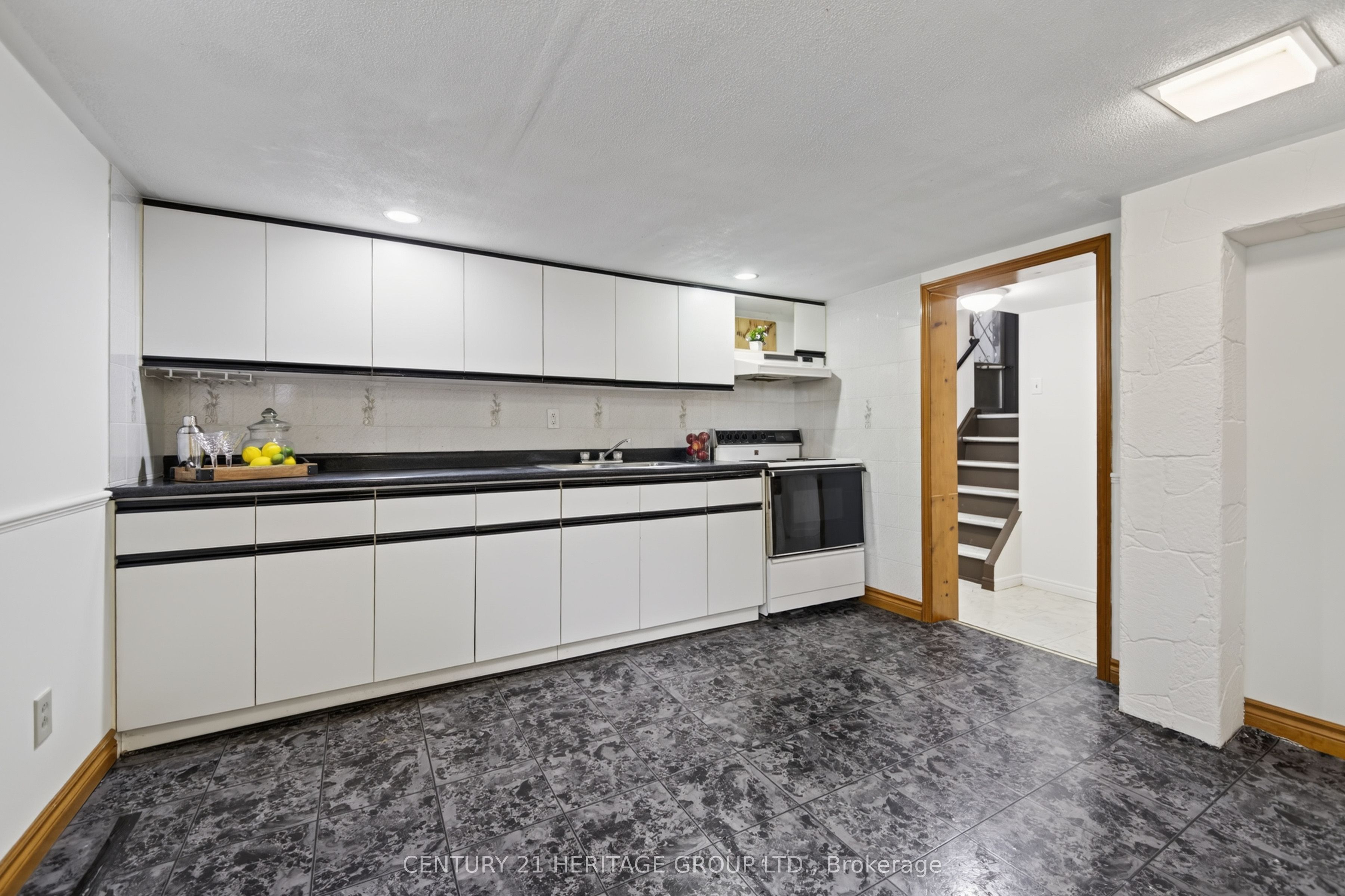 72 Kulpin Avenue Property Photo 27