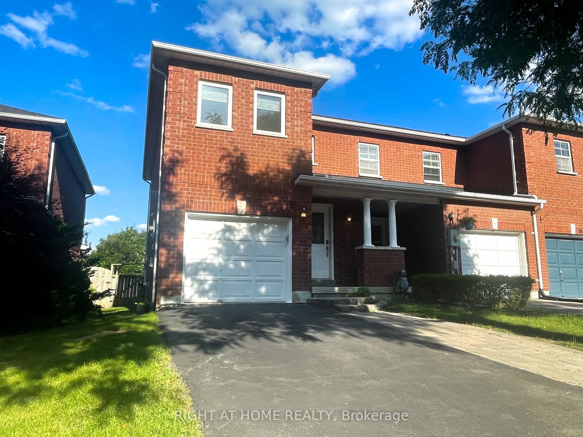 497 Ainsworth Drive E Property Photo 1