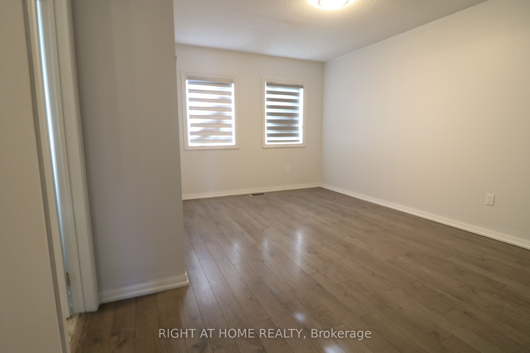 497 Ainsworth Drive E Property Photo 10