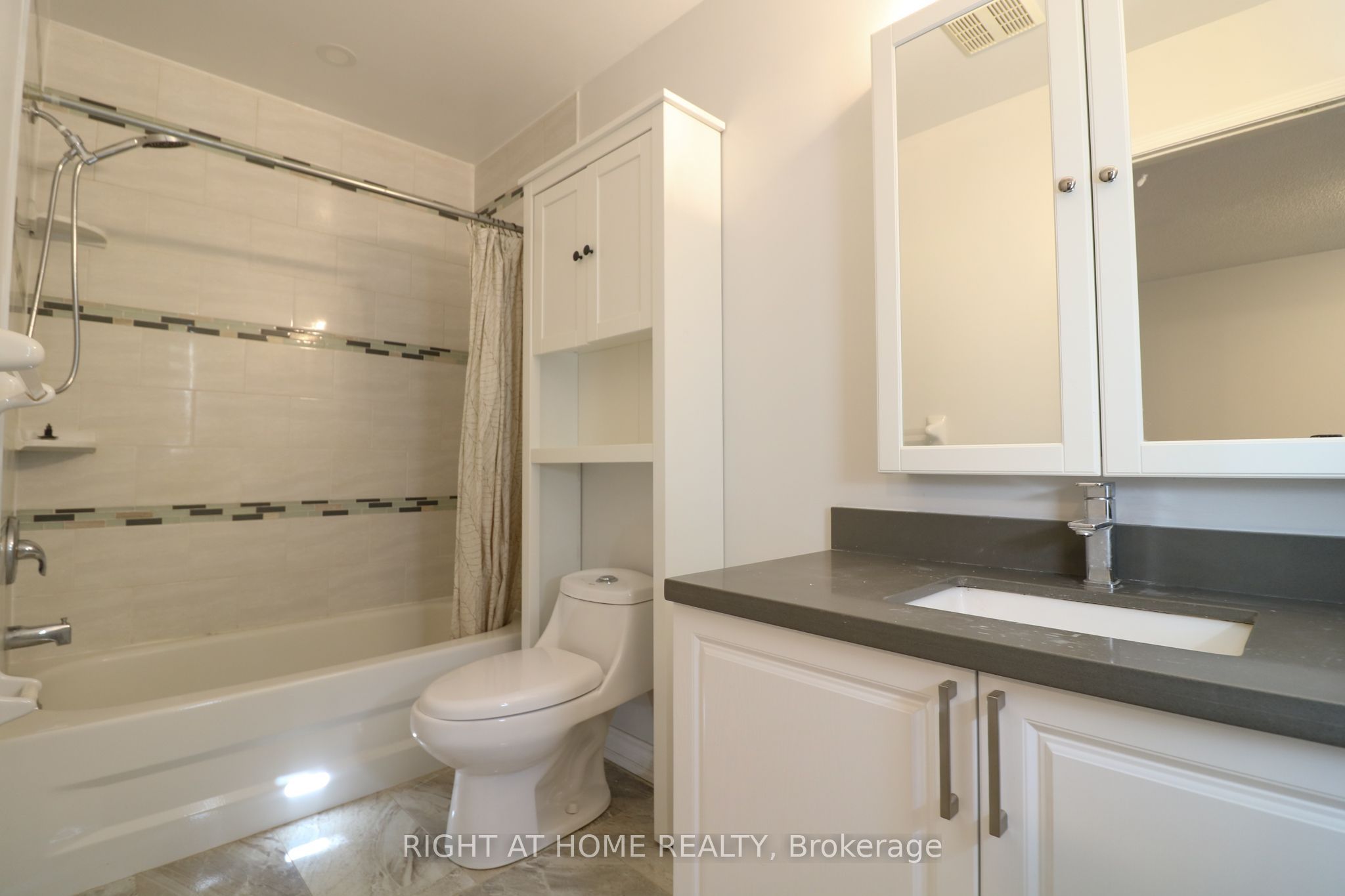 497 Ainsworth Drive E Property Photo 11