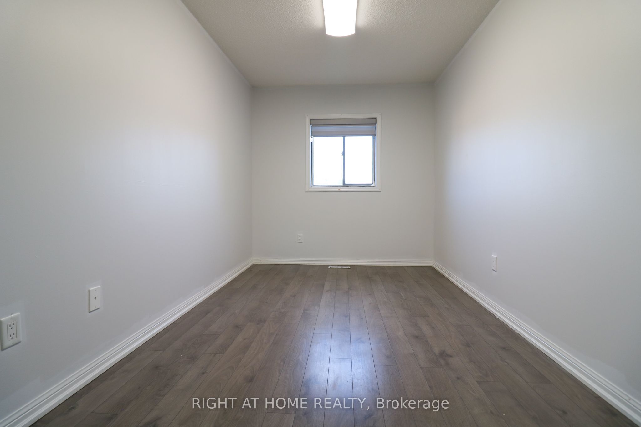 497 Ainsworth Drive E Property Photo 13