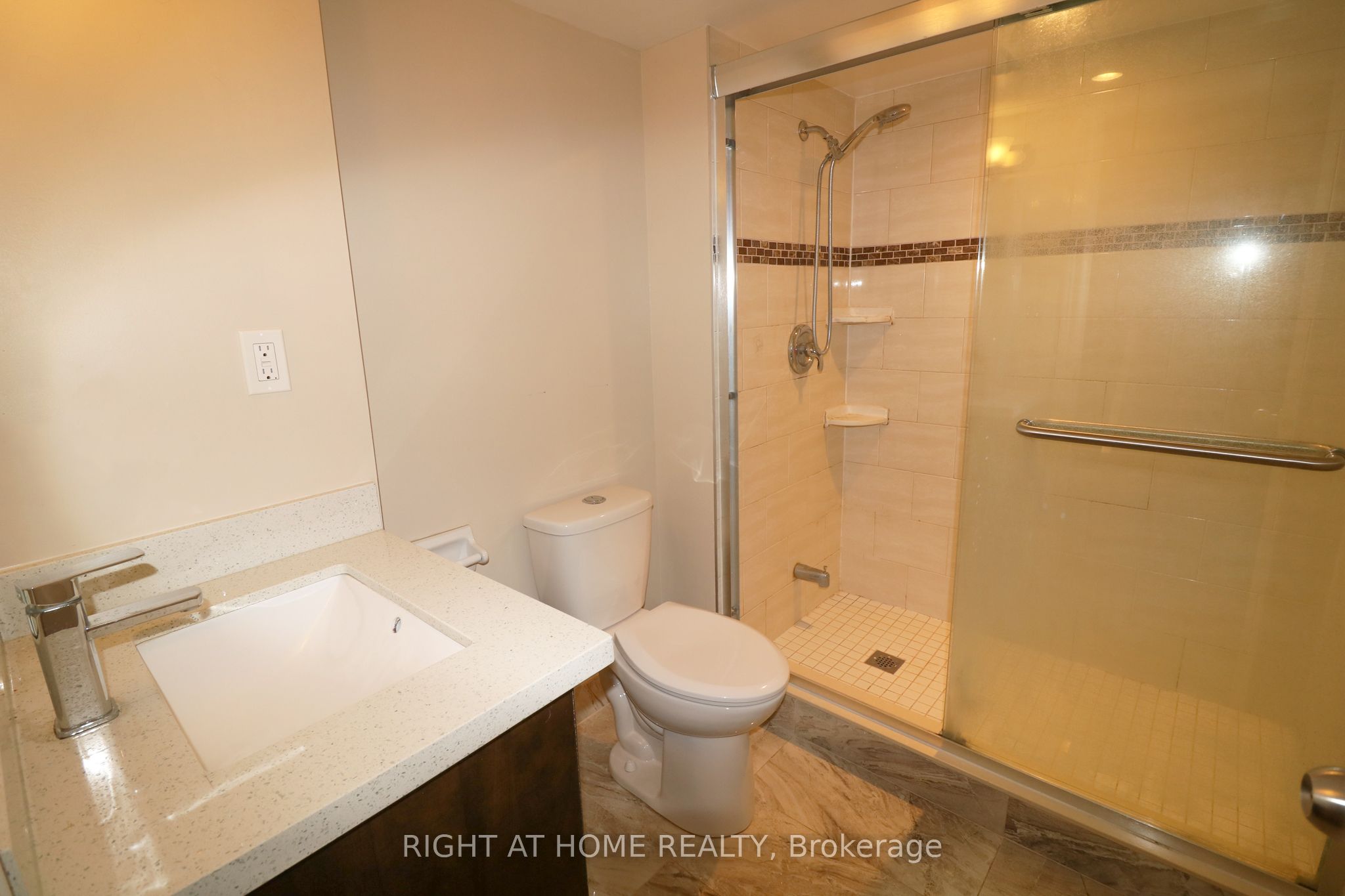 497 Ainsworth Drive E Property Photo 16