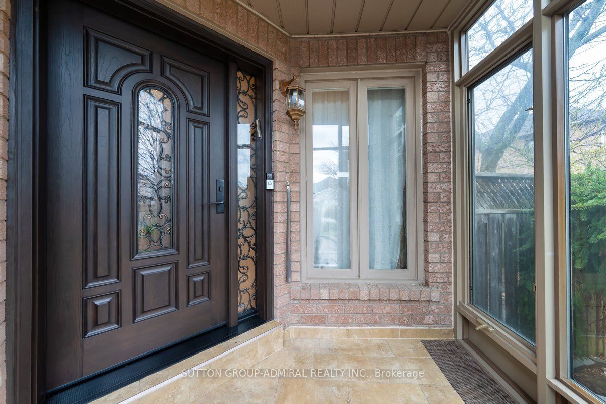 126 Redondo Drive E Property Photo 3