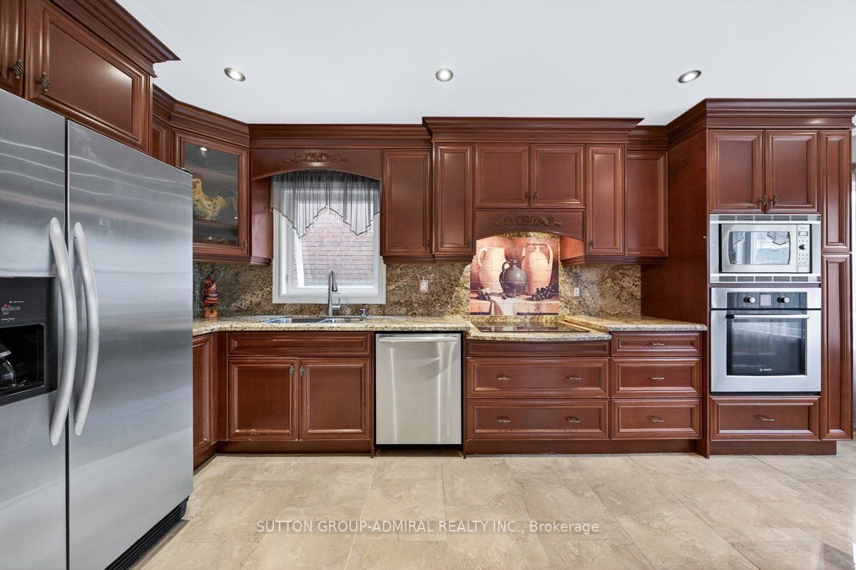 126 Redondo Drive E Property Photo 6