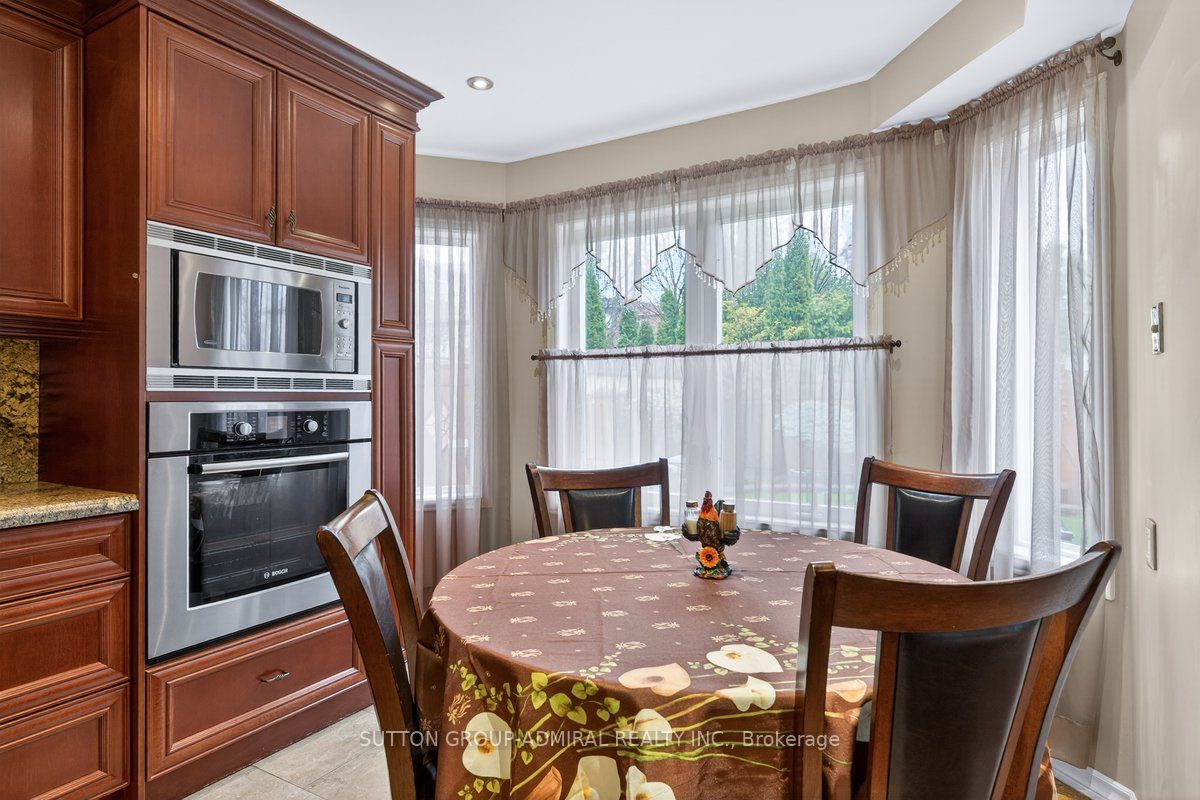 126 Redondo Drive E Property Photo 8