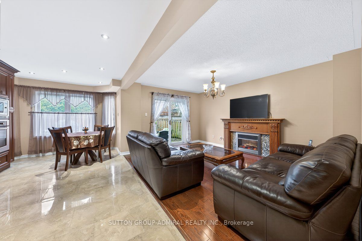126 Redondo Drive E Property Photo 9