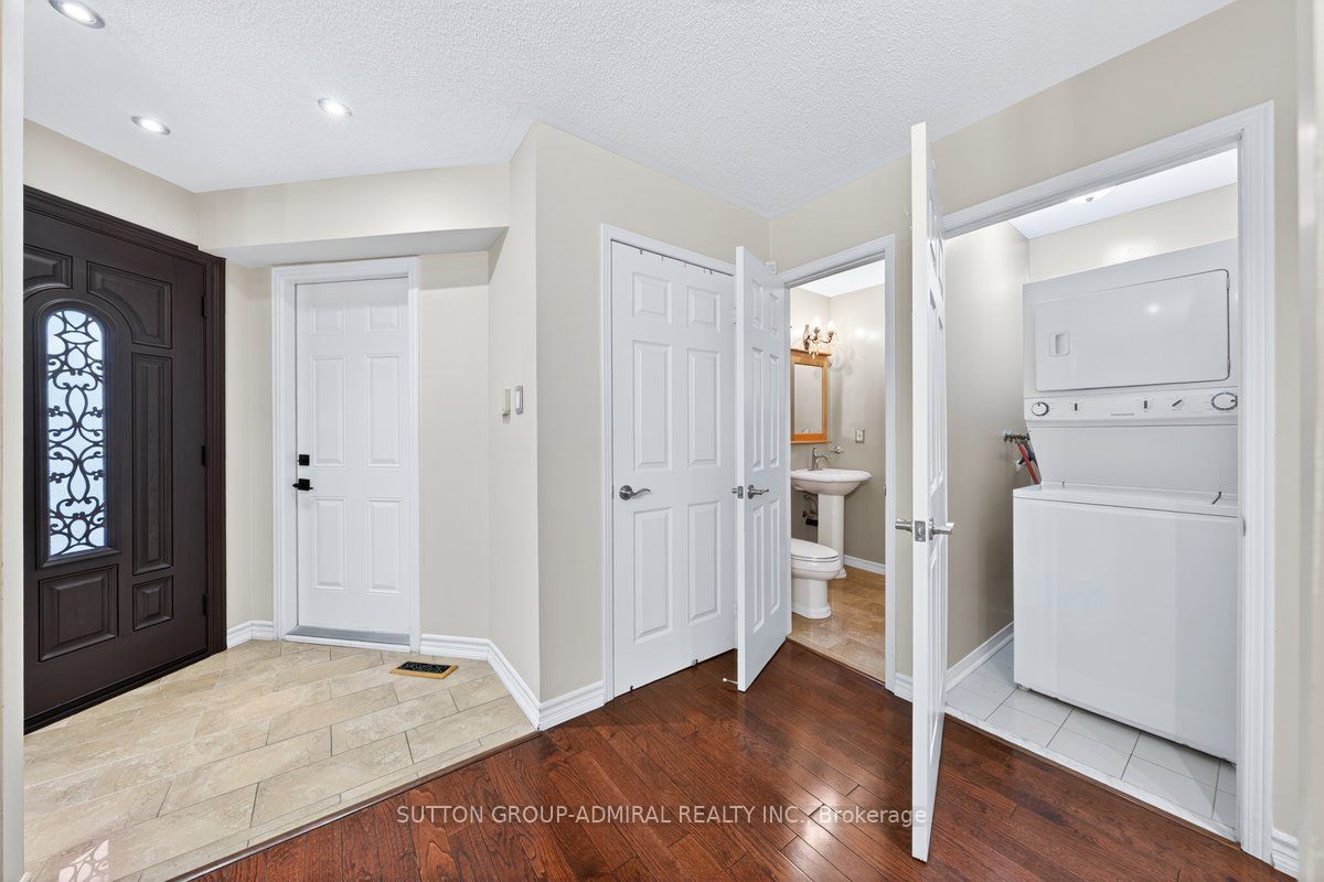 126 Redondo Drive E Property Photo 14
