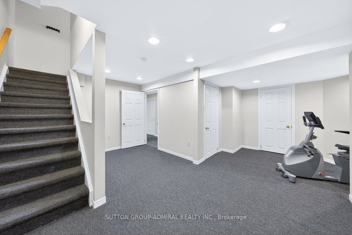 126 Redondo Drive E Property Photo 24