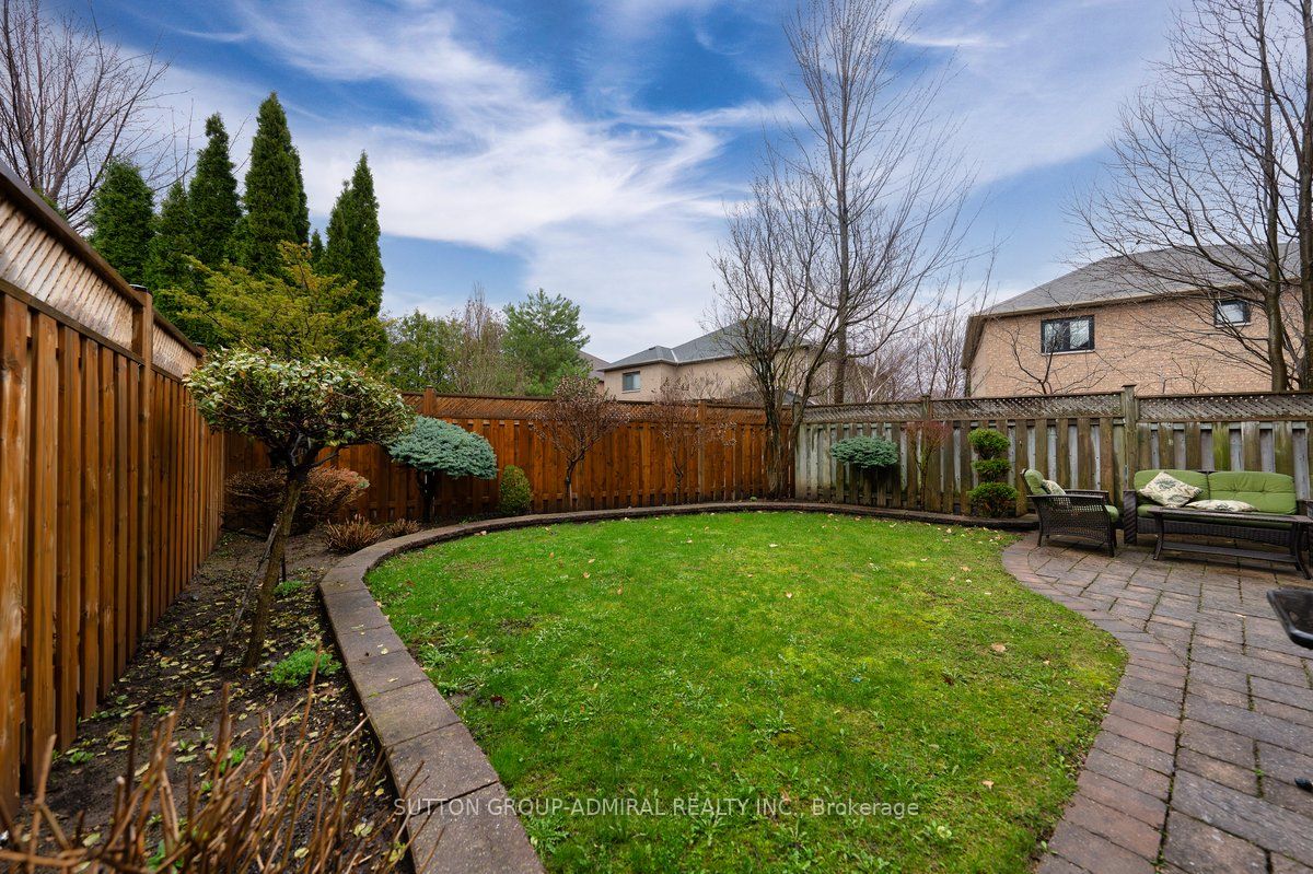 126 Redondo Drive E Property Photo 29