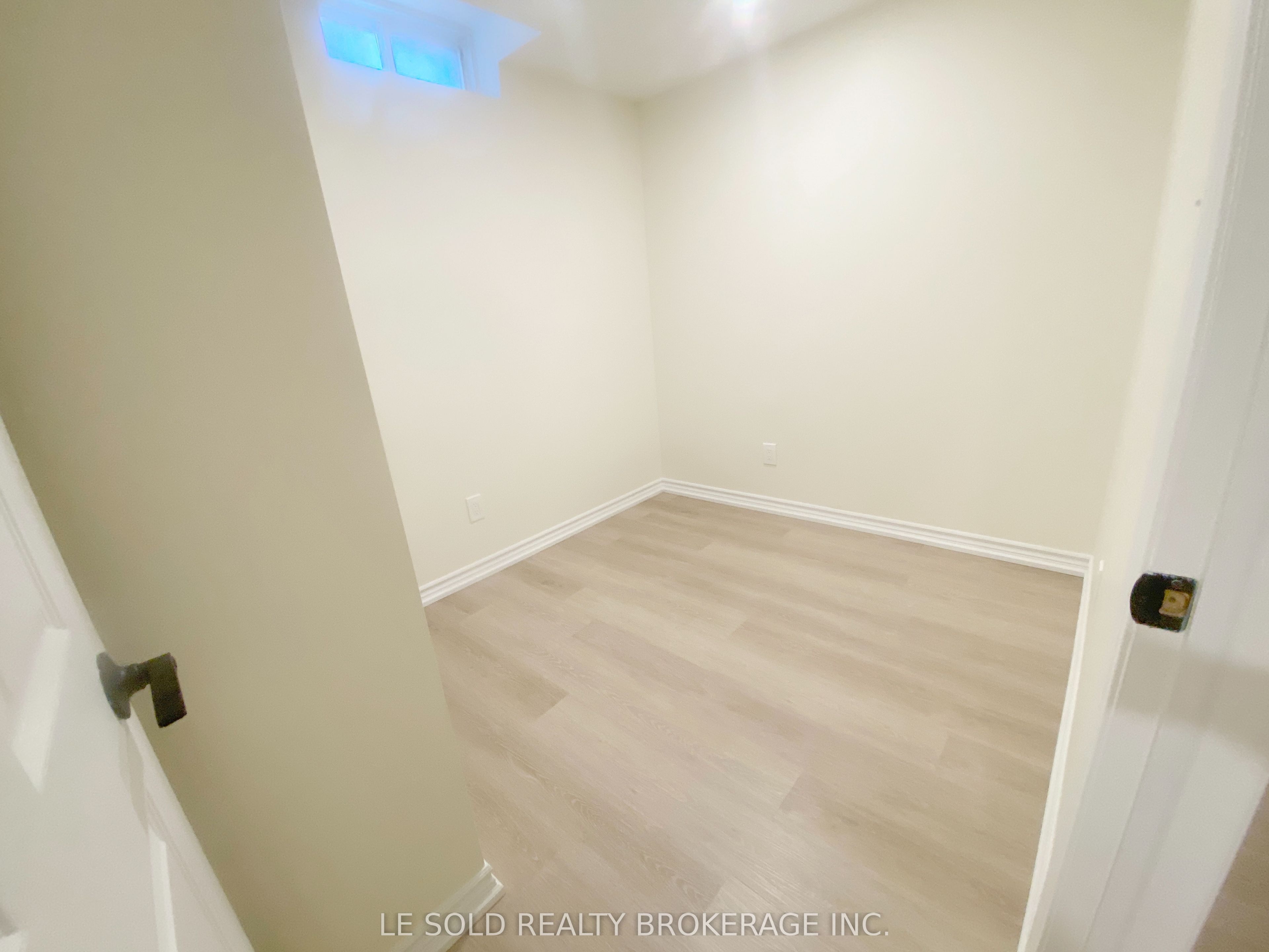 56 Waite Crescent Bsmt Property Photo 8
