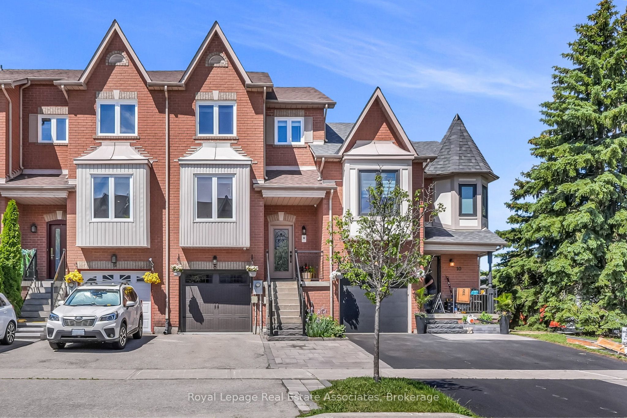 8 Prestwick Avenue Property Photo 1