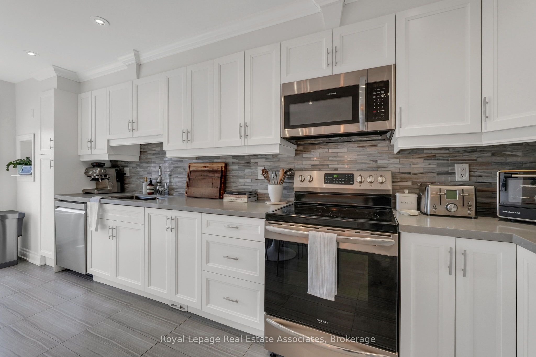 8 Prestwick Avenue Property Photo 7