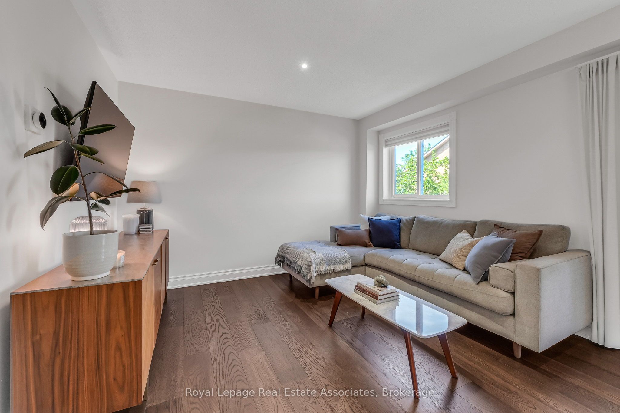8 Prestwick Avenue Property Photo 11