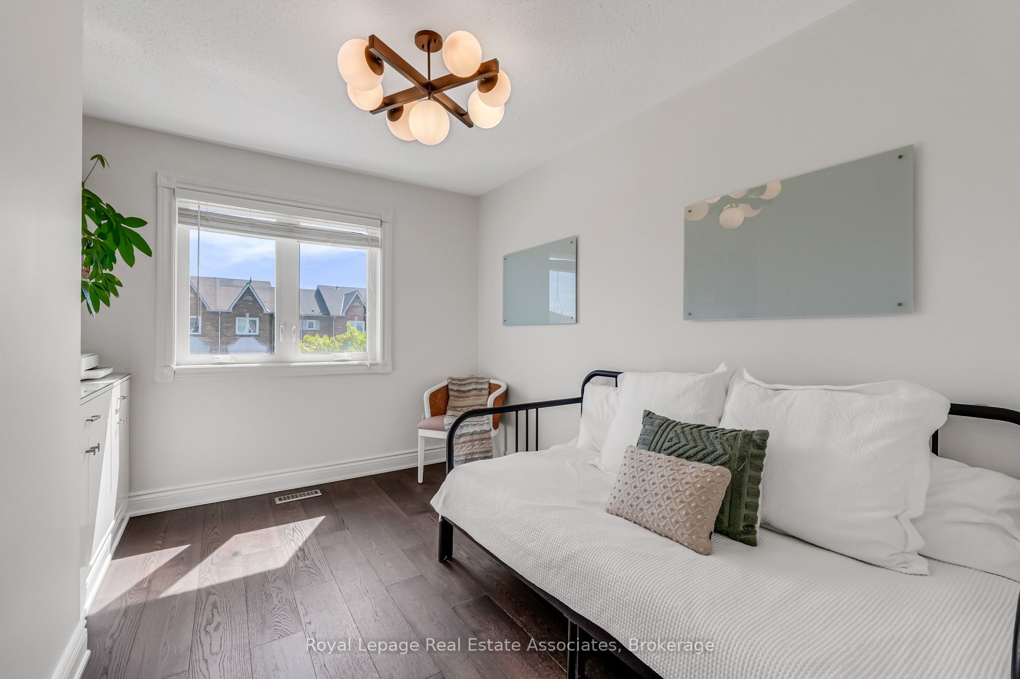 8 Prestwick Avenue Property Photo 32