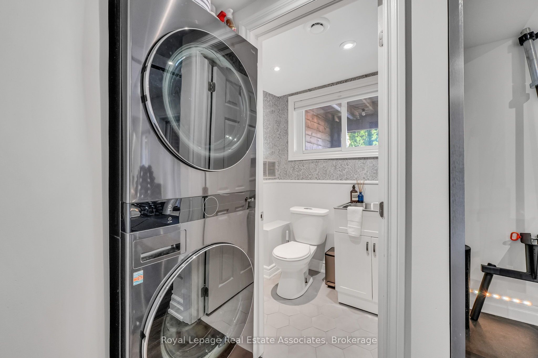 8 Prestwick Avenue Property Photo 38