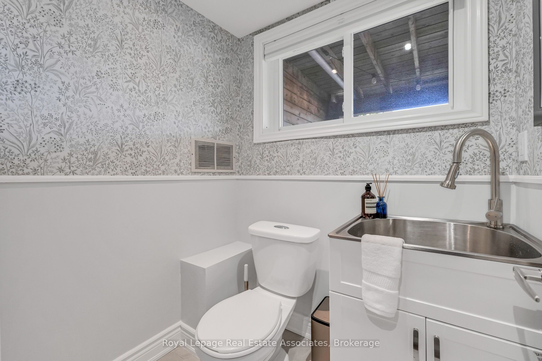 8 Prestwick Avenue Property Photo 39