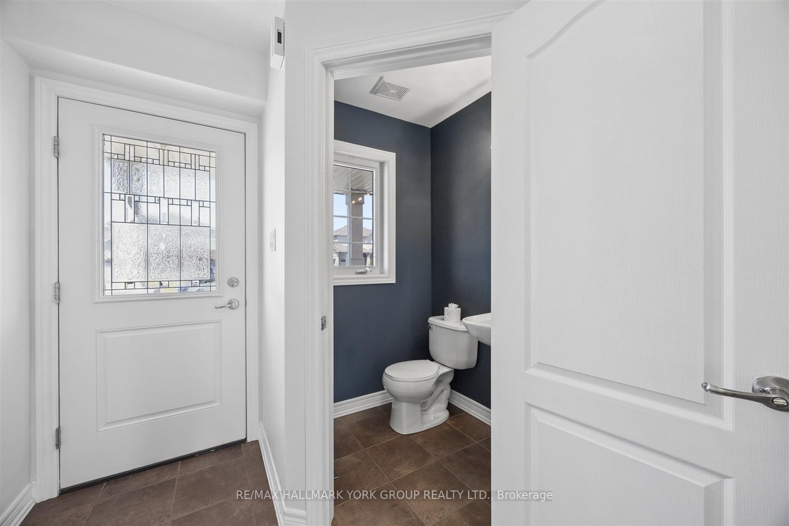 132 Banting Crescent Property Photo 5