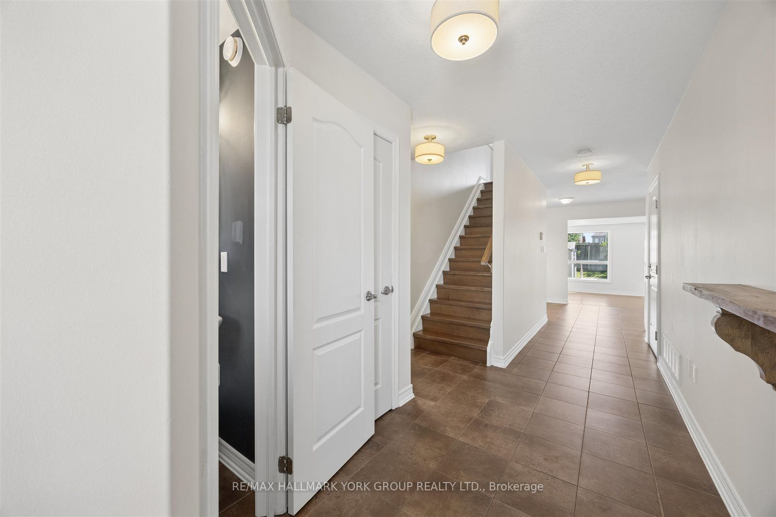 132 Banting Crescent Property Photo 6