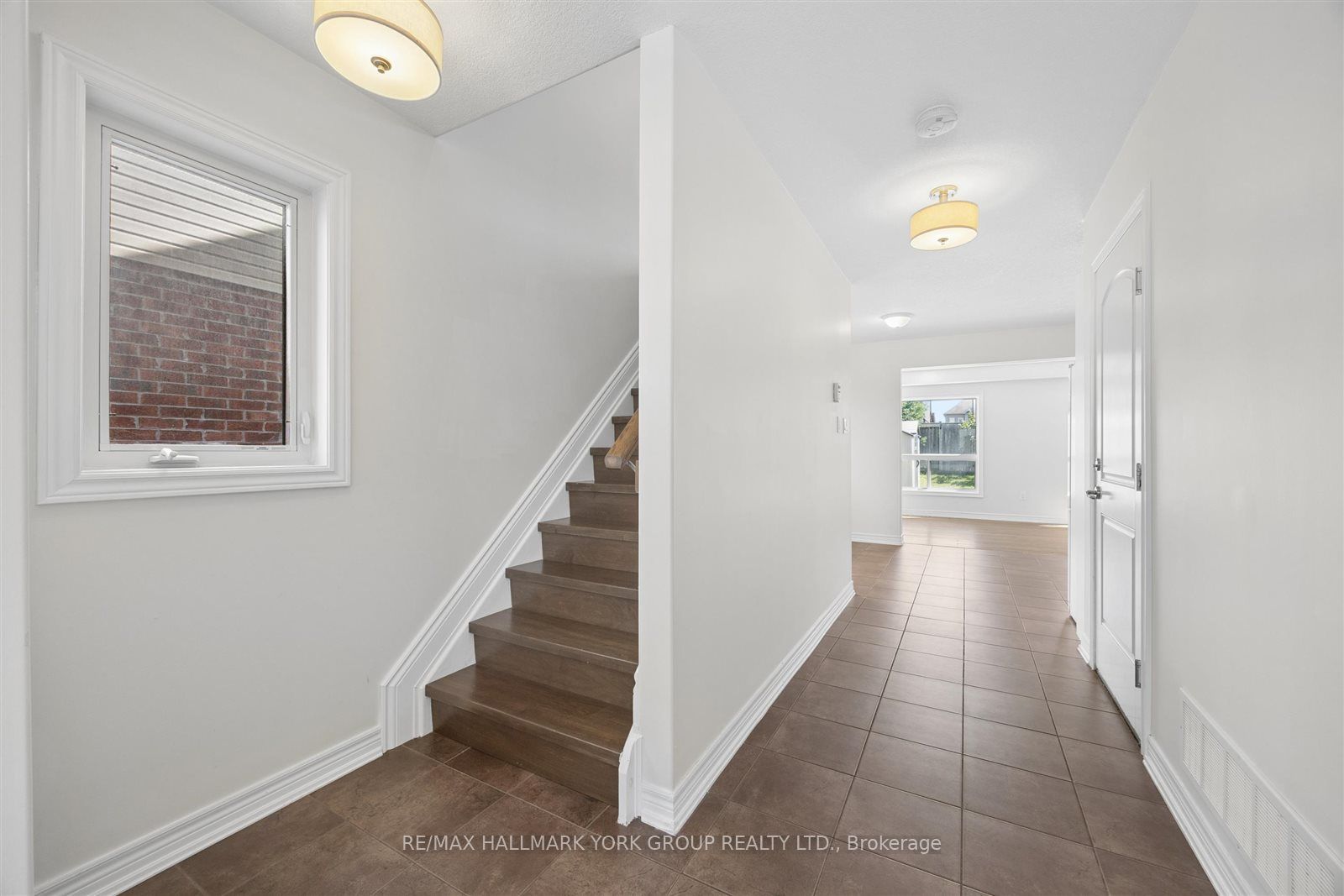 132 Banting Crescent Property Photo 8