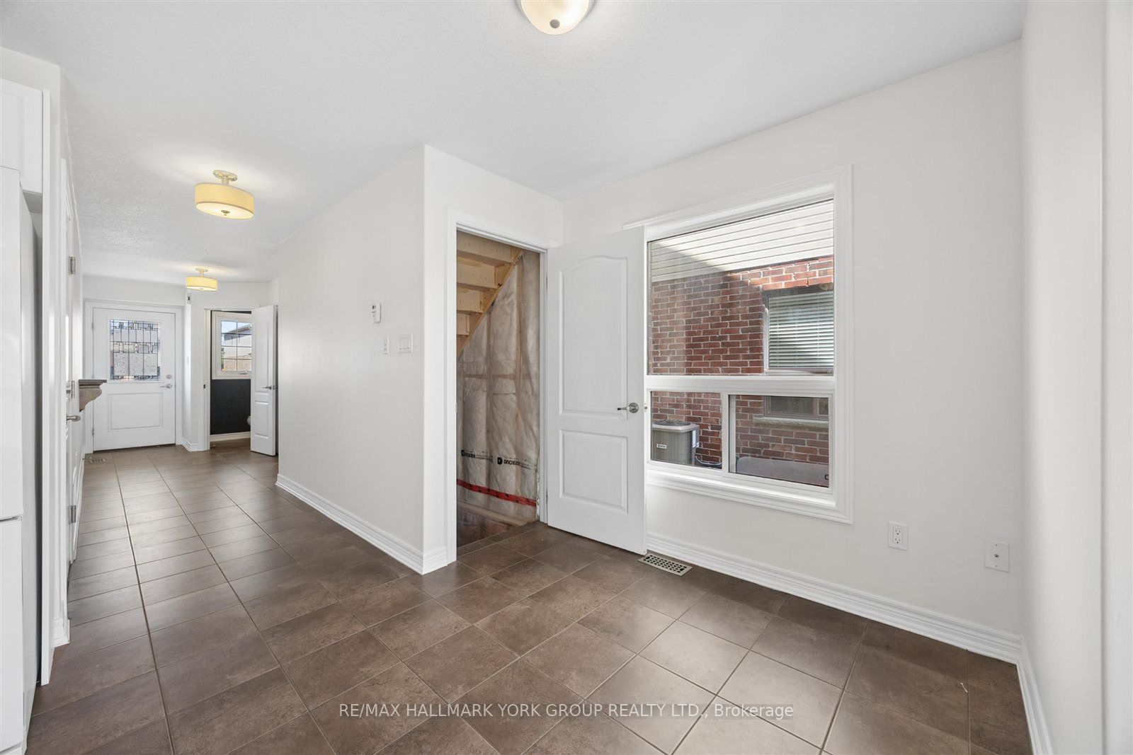 132 Banting Crescent Property Photo 10