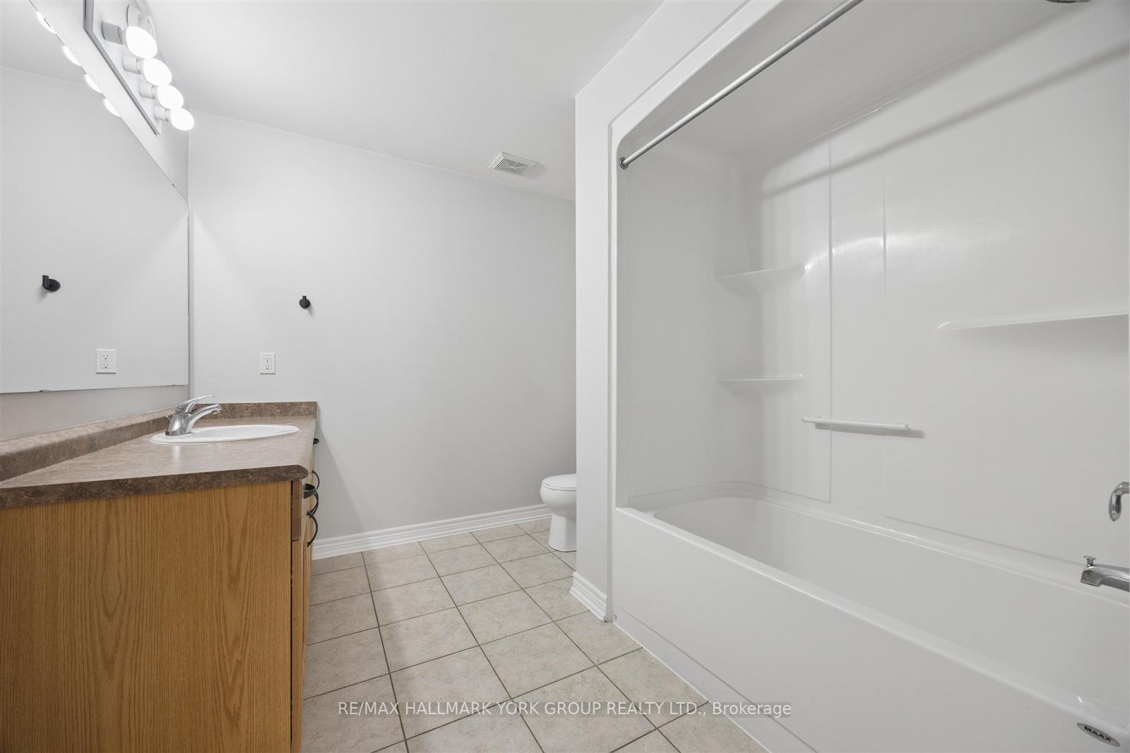 132 Banting Crescent Property Photo 22