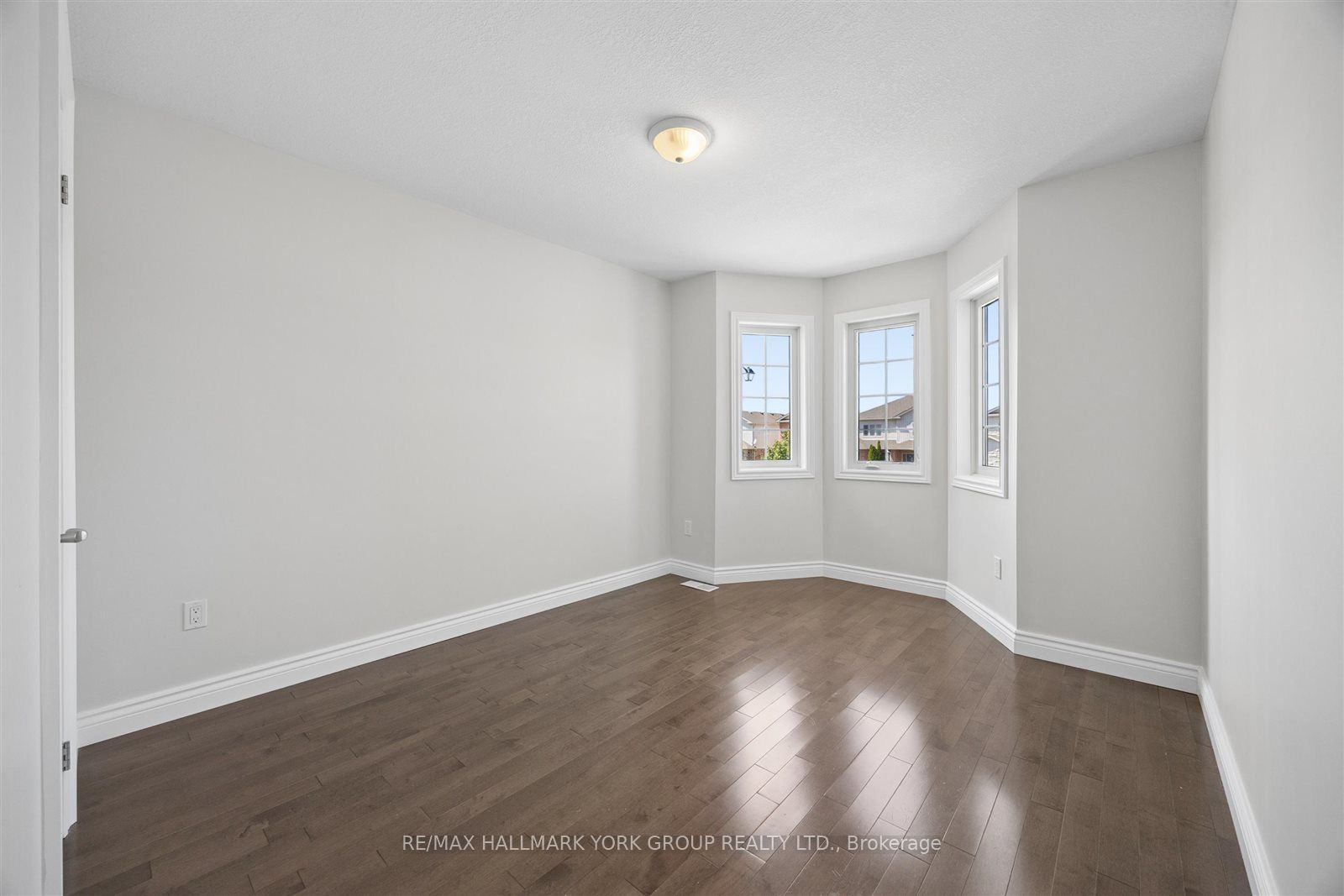 132 Banting Crescent Property Photo 24