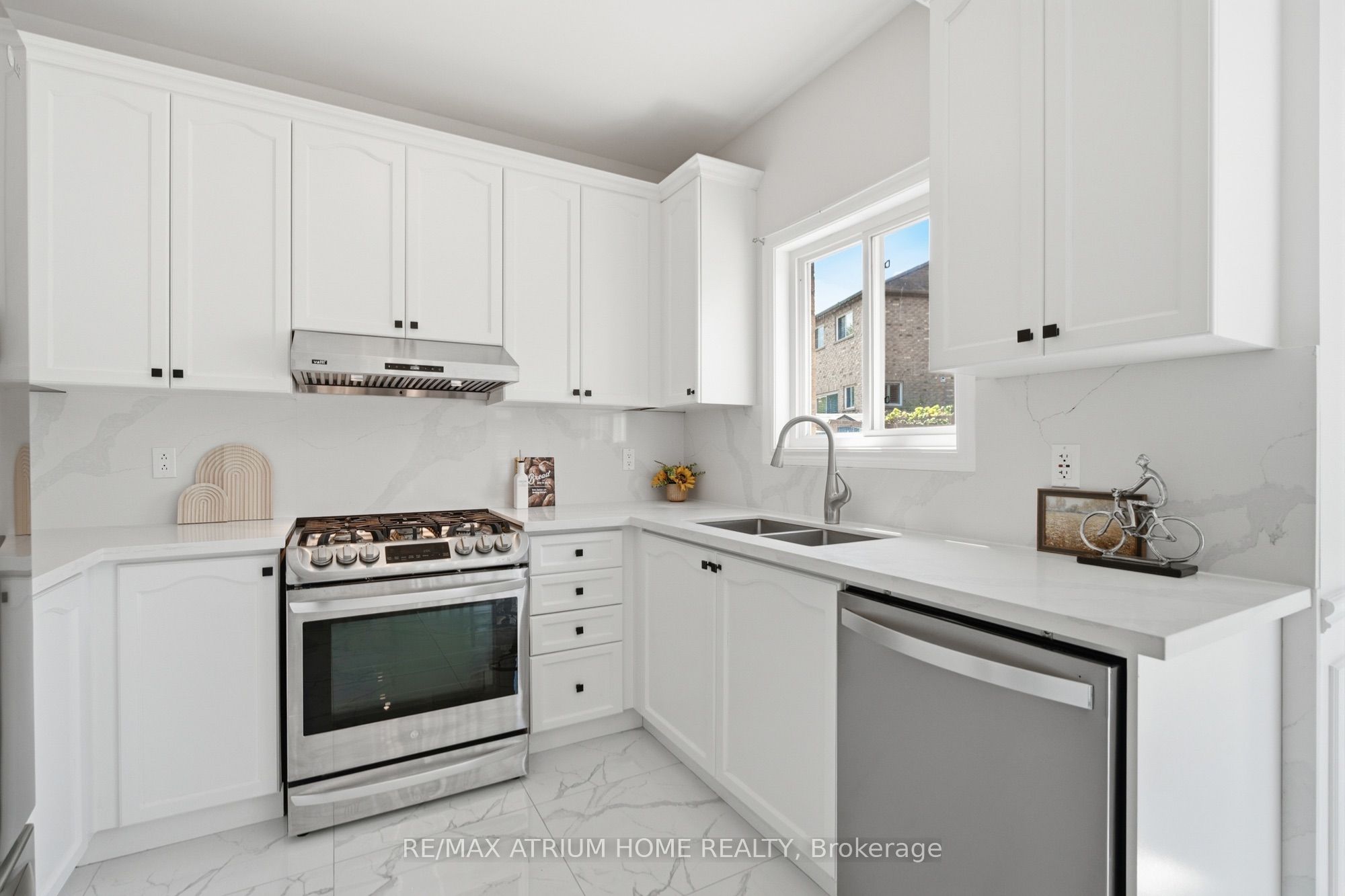 526 Mavrinac Boulevard Property Photo 16