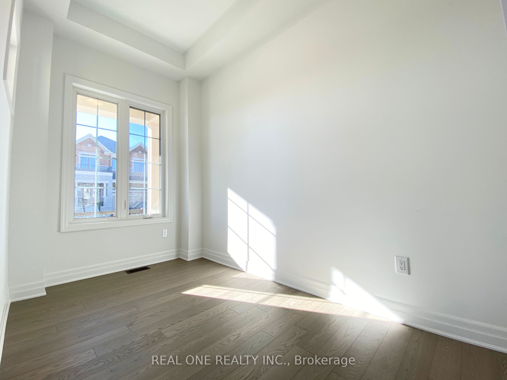 42 Misthollow Crescent Property Photo 3