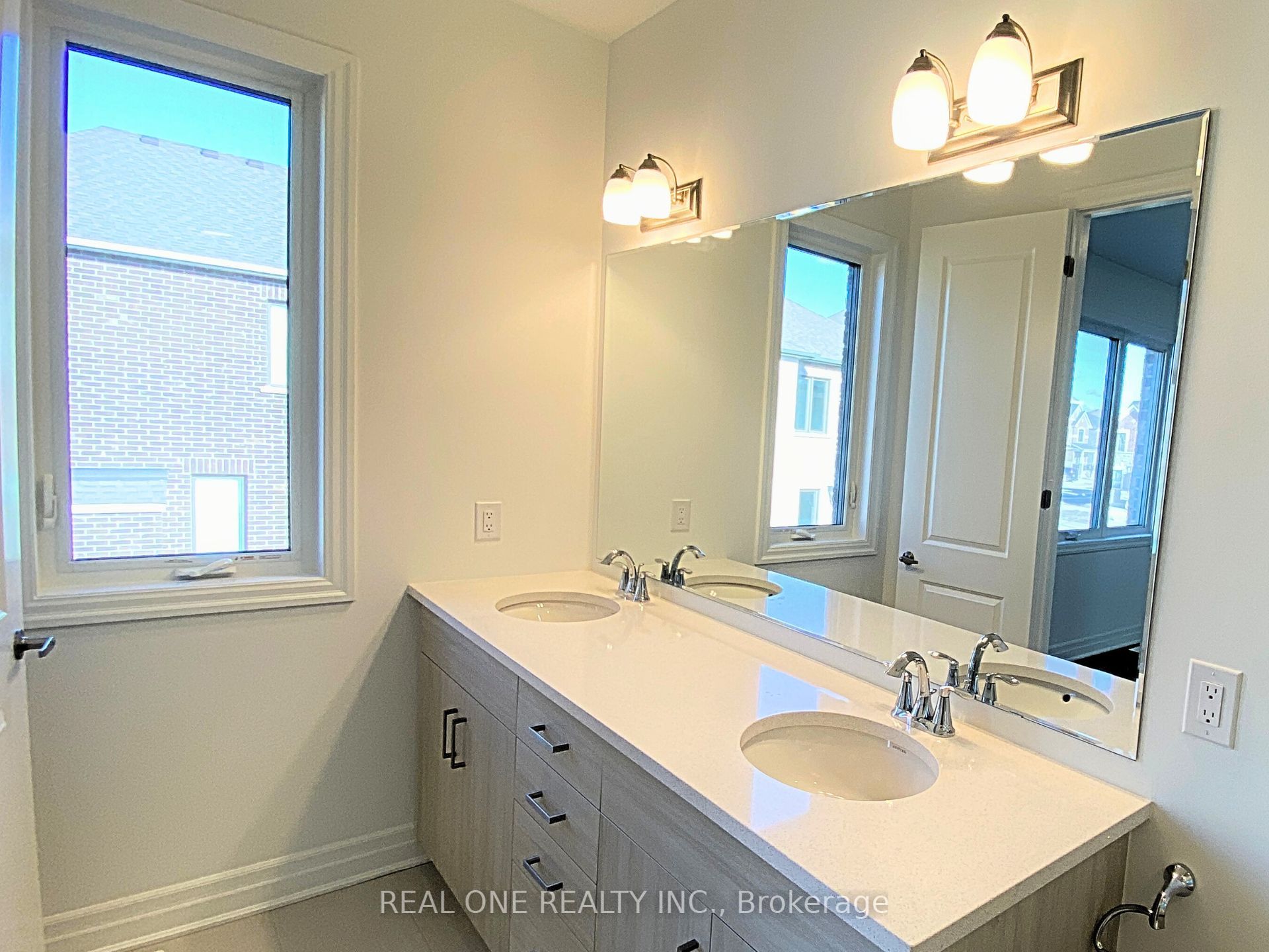 42 Misthollow Crescent Property Photo 14