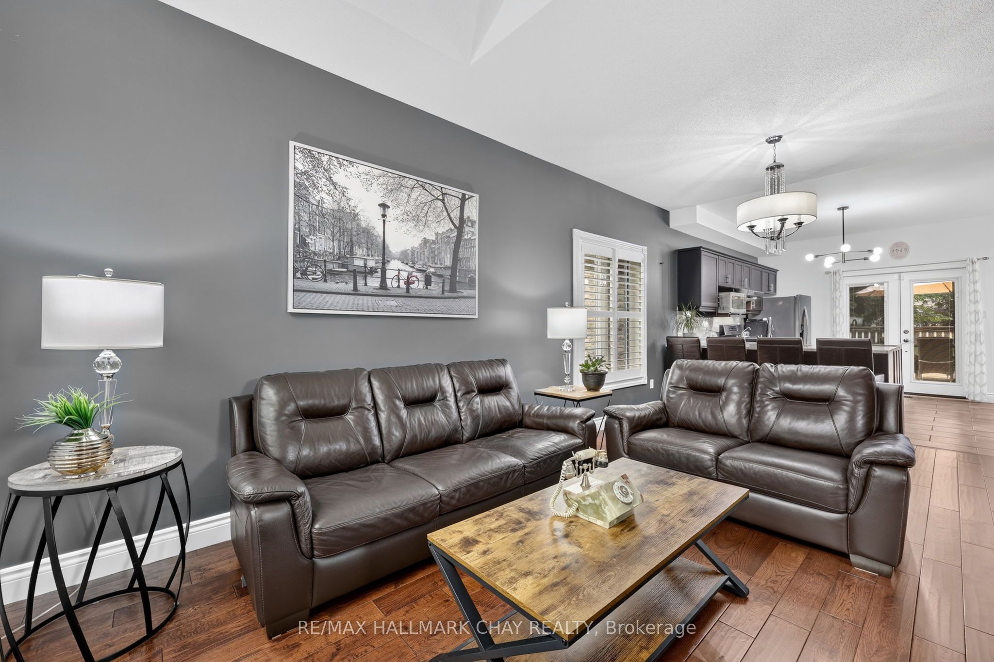 1925 Emerald Court Property Photo 3