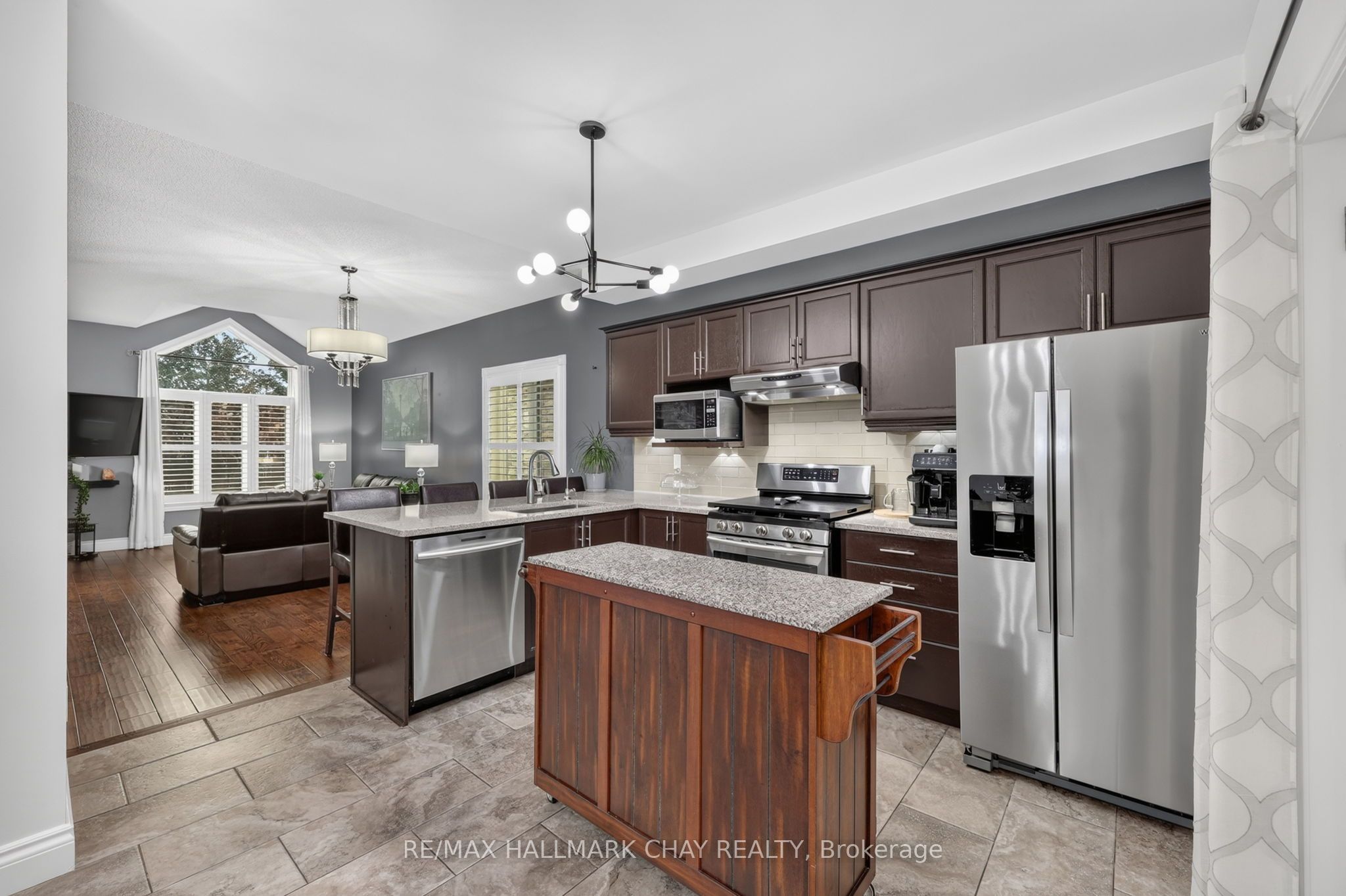 1925 Emerald Court Property Photo 6