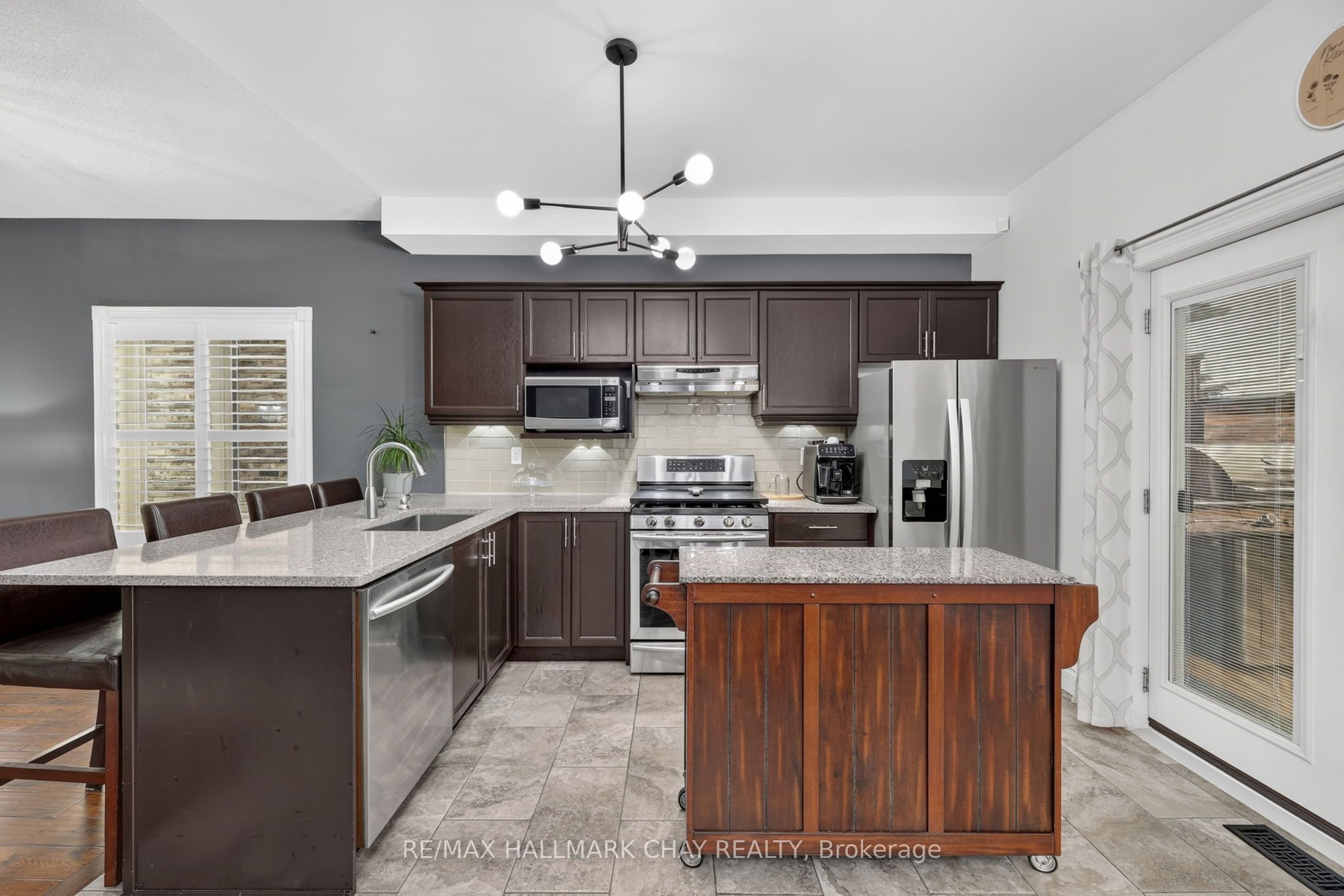 1925 Emerald Court Property Photo 7