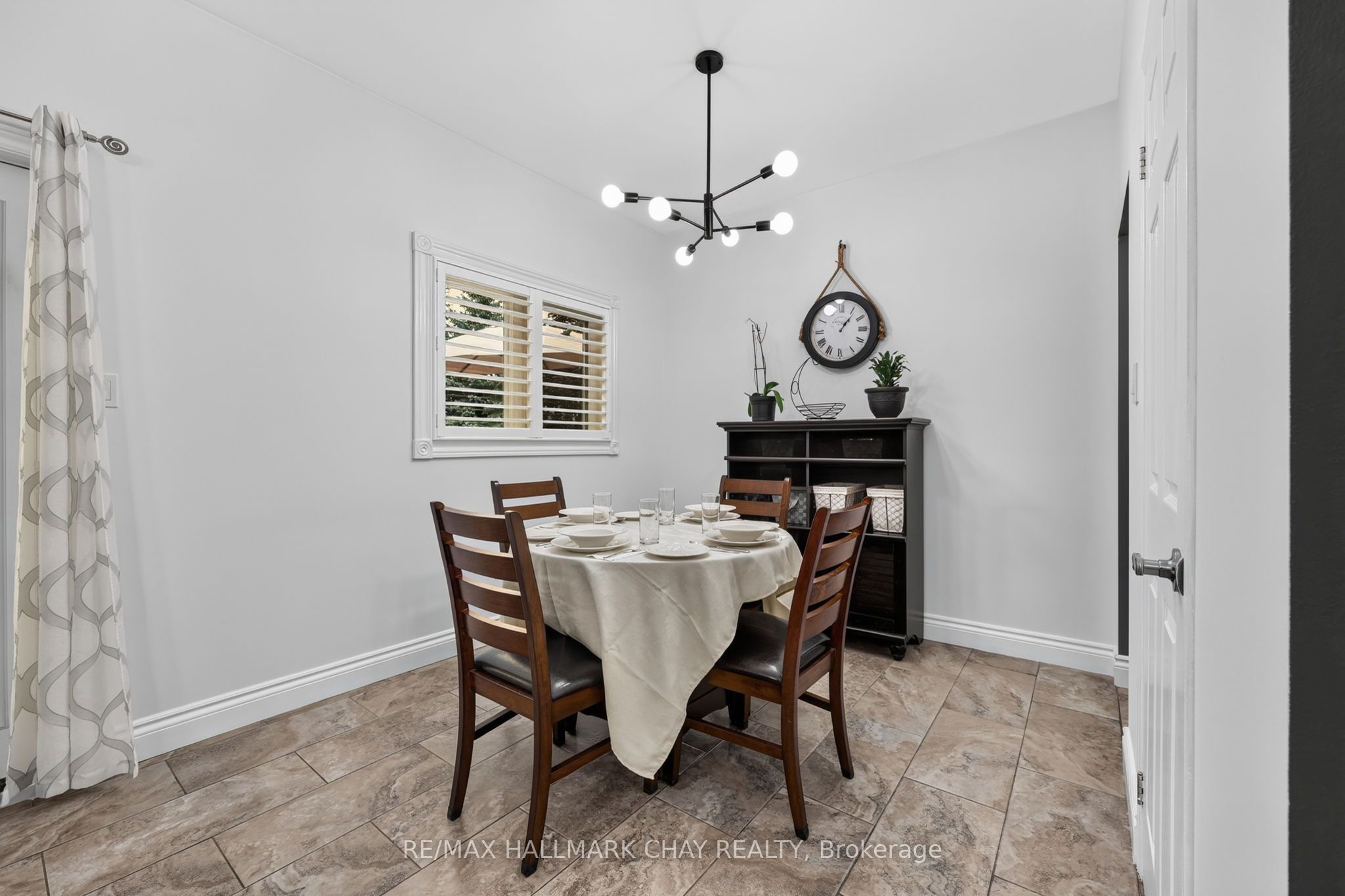 1925 Emerald Court Property Photo 9