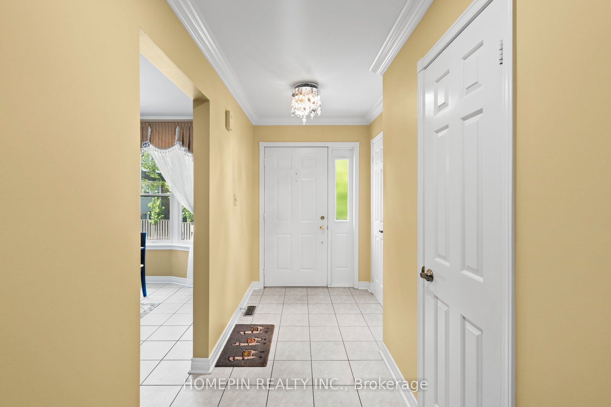 84 Confederation Way Property Photo 2
