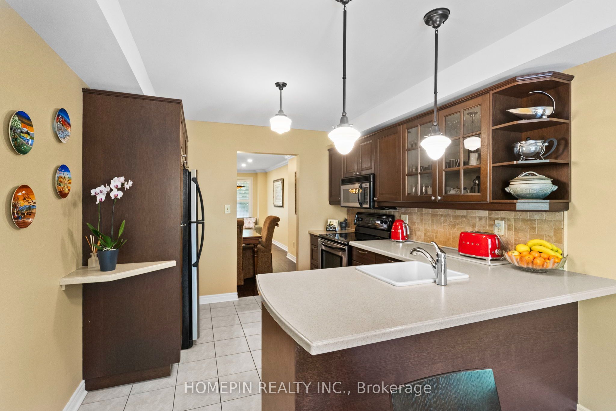 84 Confederation Way Property Photo 6