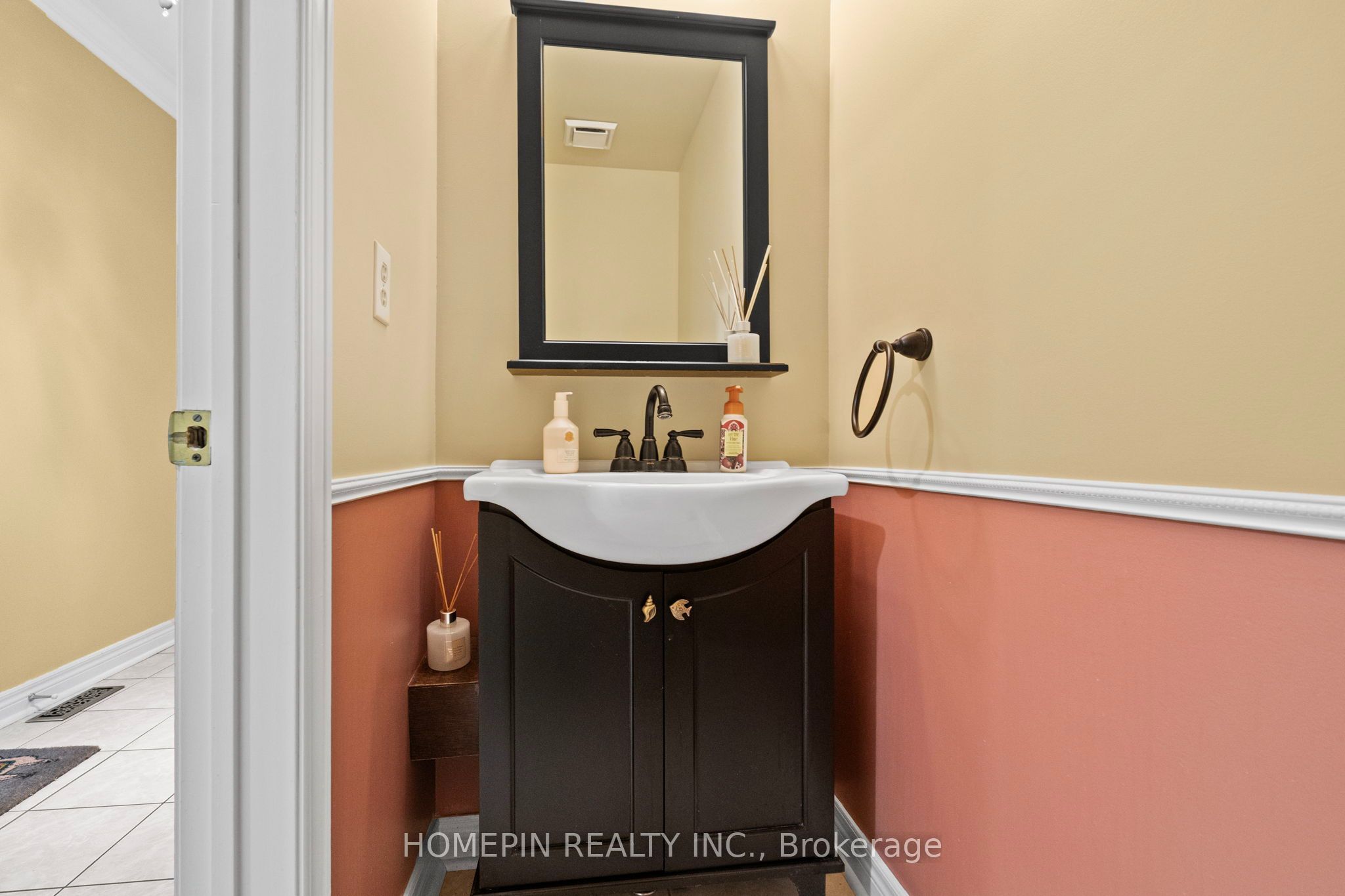 84 Confederation Way Property Photo 10